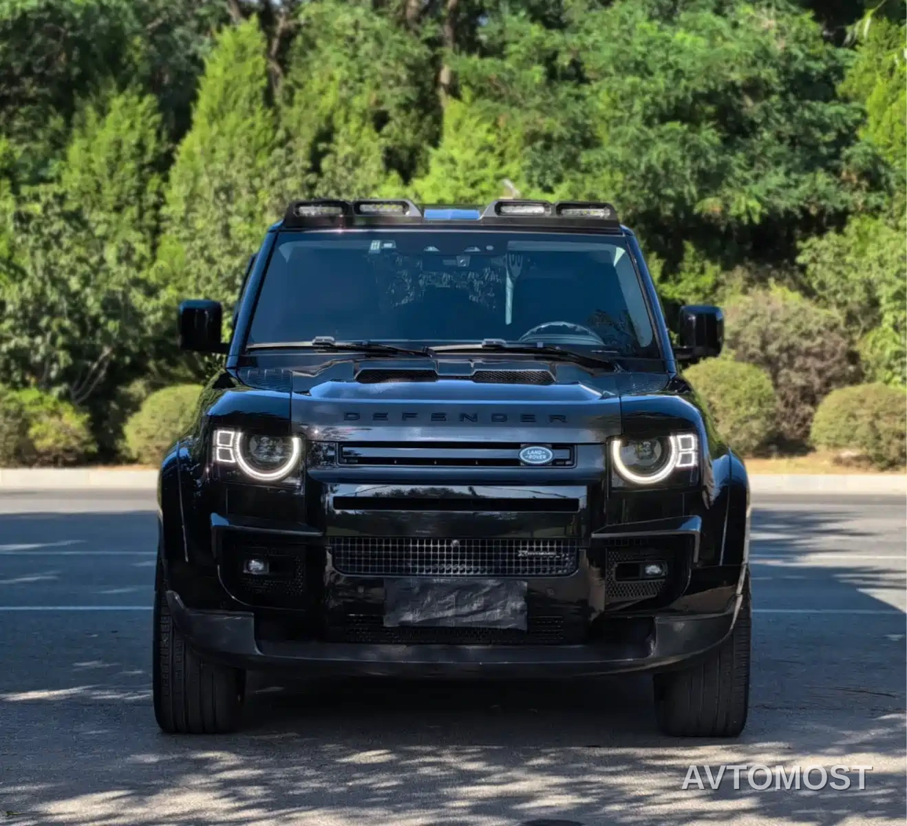 Land Rover Defender 2023 Model 110 3.0T P400 X-DYNAMIC HSE — фото 2