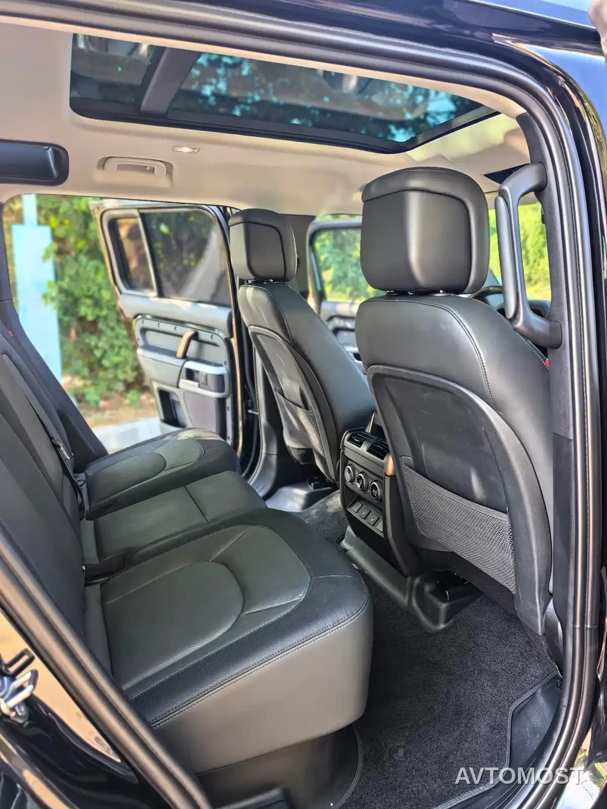 Land Rover Defender 2023 Model 110 3.0T P400 X-DYNAMIC HSE — фото 10