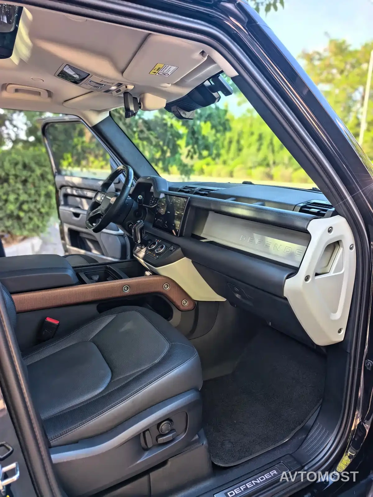Land Rover Defender 2023 Model 110 3.0T P400 X-DYNAMIC HSE — фото 11