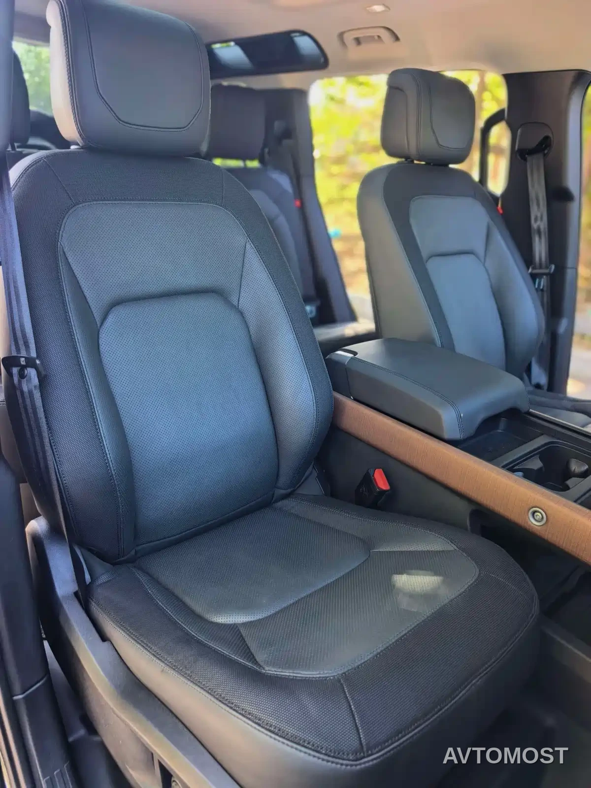Land Rover Defender 2023 Model 110 3.0T P400 X-DYNAMIC HSE — фото 12