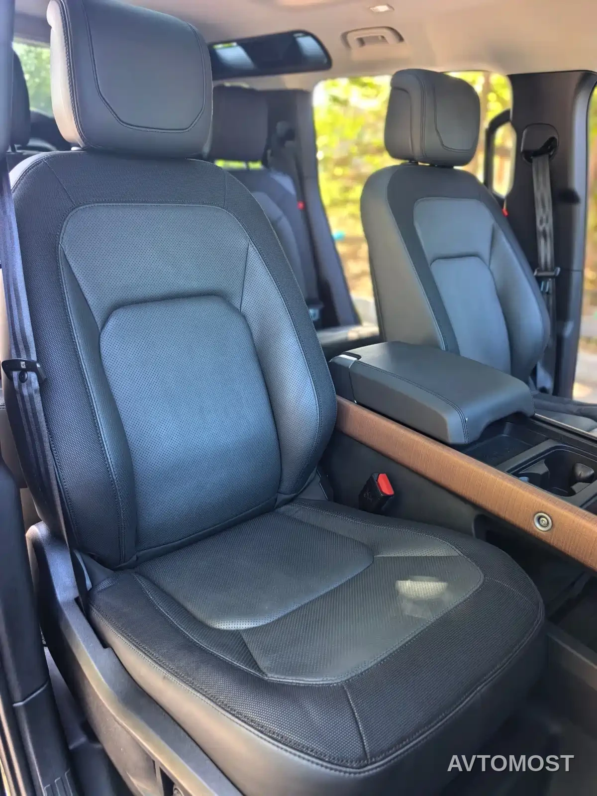 Land Rover Defender 2023 Model 110 3.0T P400 X-DYNAMIC HSE — фото 13