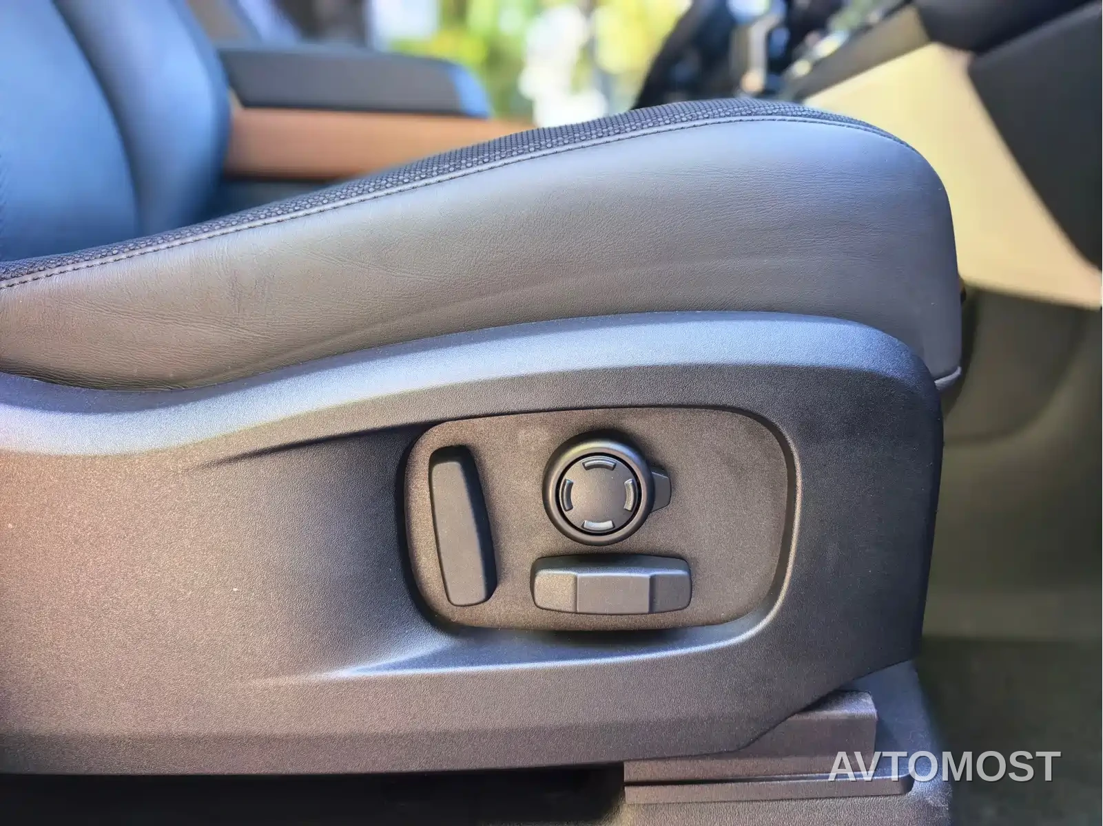 Land Rover Defender 2023 Model 110 3.0T P400 X-DYNAMIC HSE — фото 14