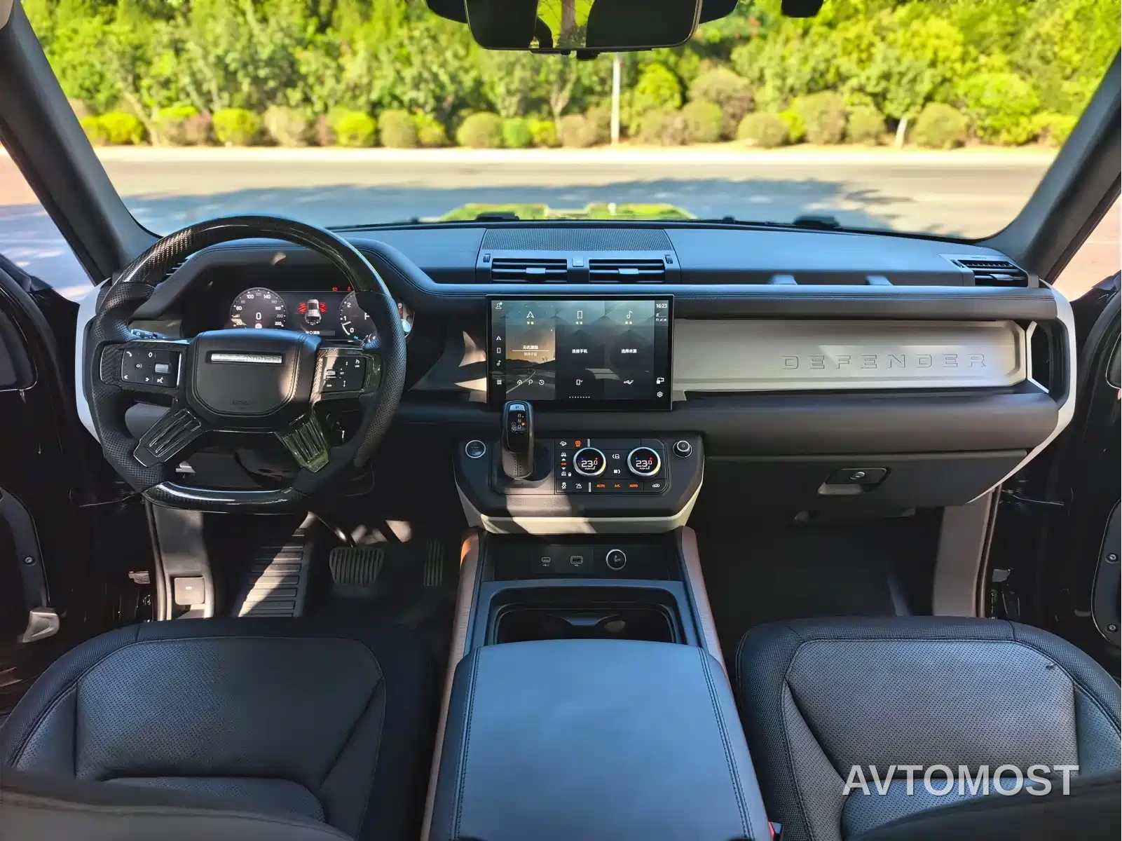 Land Rover Defender 2023 Model 110 3.0T P400 X-DYNAMIC HSE — фото 18