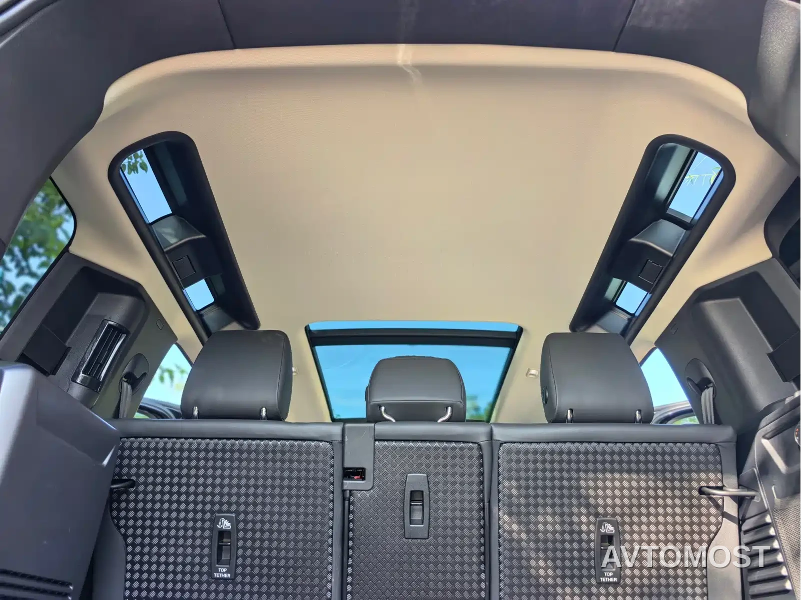 Land Rover Defender 2023 Model 110 3.0T P400 X-DYNAMIC HSE — фото 23