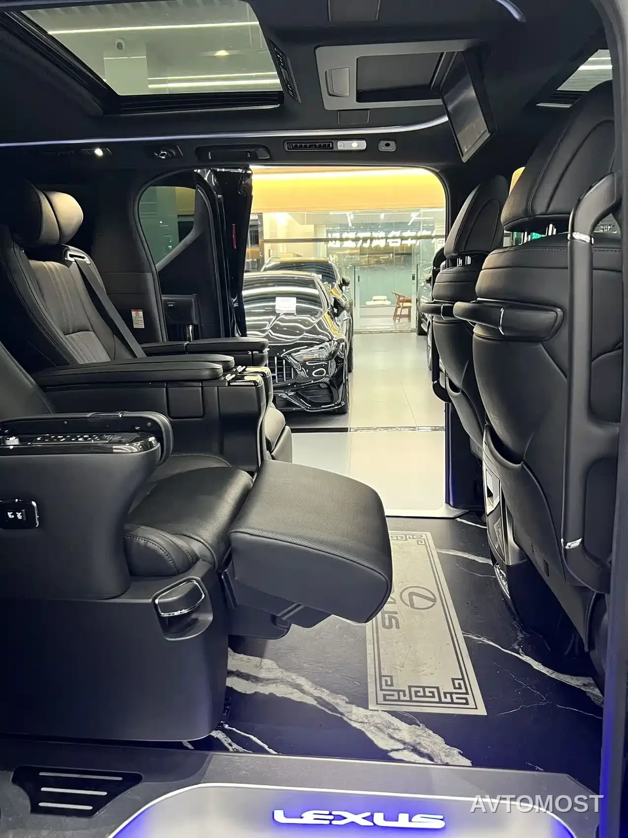 Lexus LM 2020 300h Seven-Seater Elegance Edition — фото 5