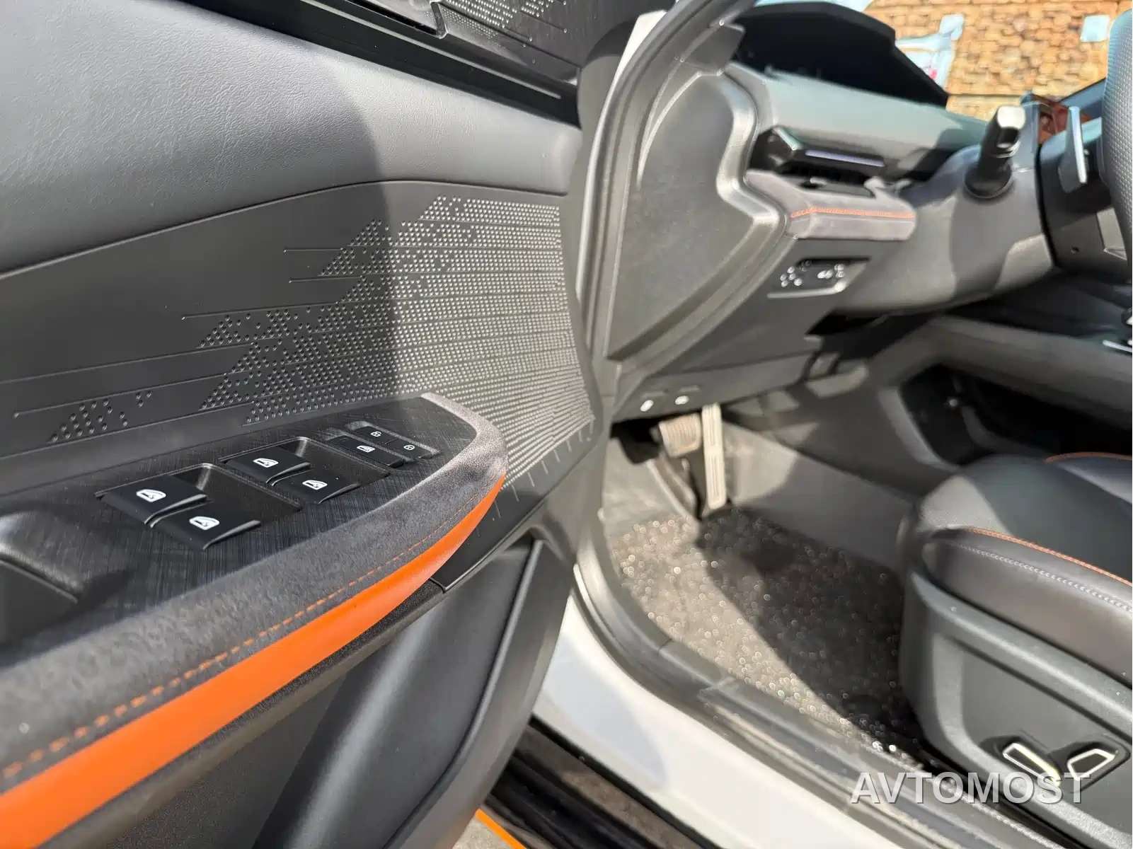 Changan UNI-V 2022 1.5T Sport Edition — фото 13