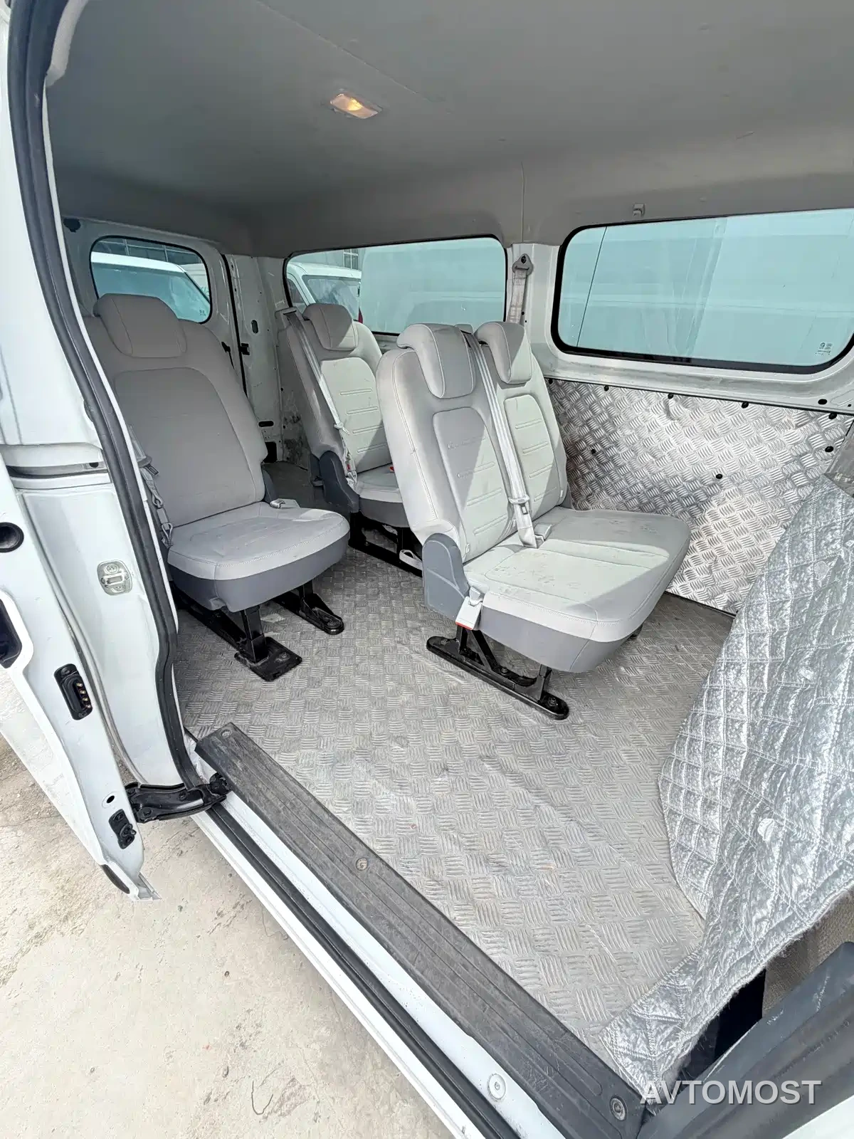 SAIC Maxus Dana V1 2025 Model V1+ Long Wheelbase Low Roof Multi-purpose Version (62kWh) — фото 9