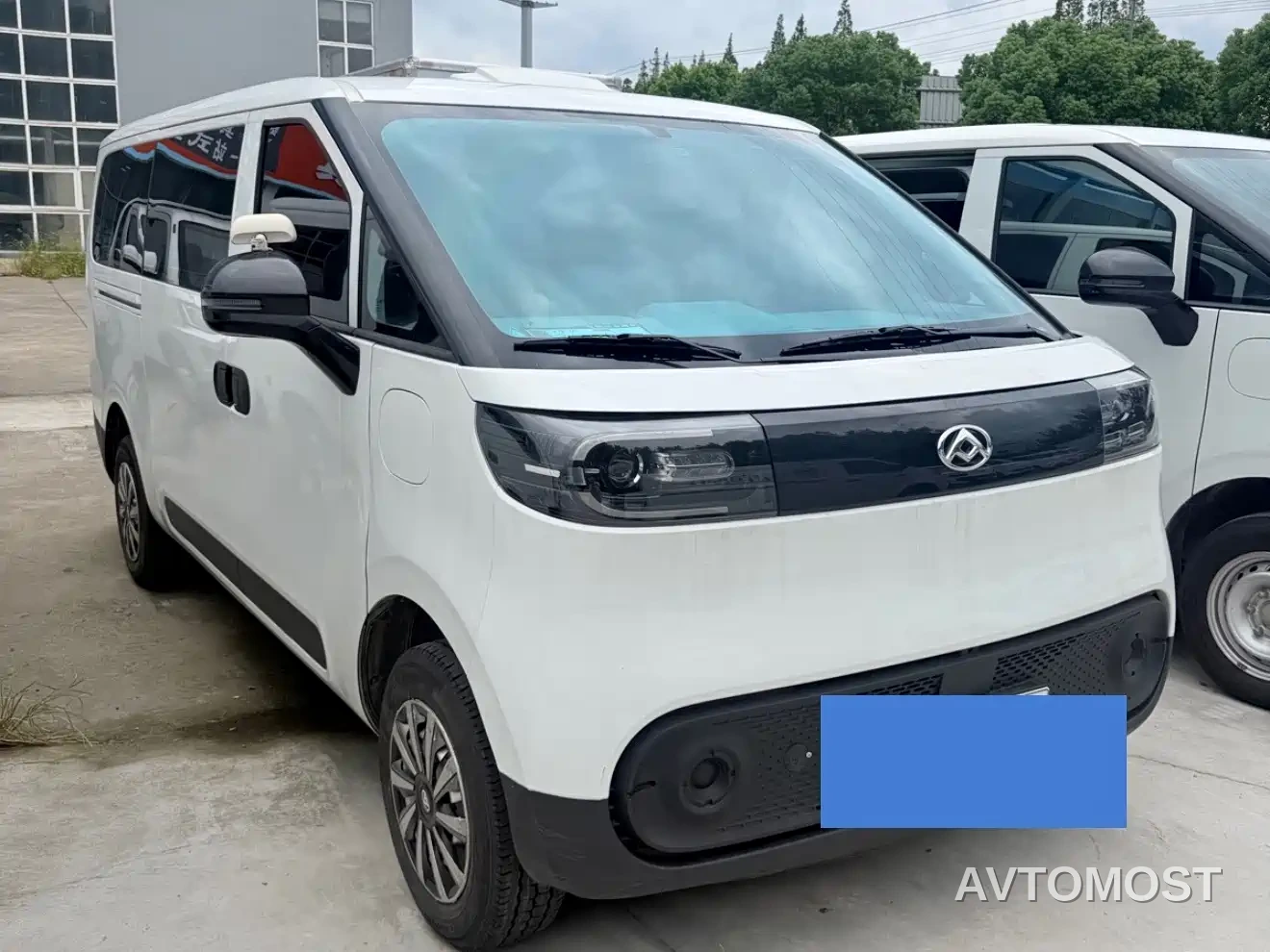 SAIC Maxus Dana V1 2025 Model V1+ Short Wheelbase Low Roof Multi-purpose Version (42kWh) — фото 1