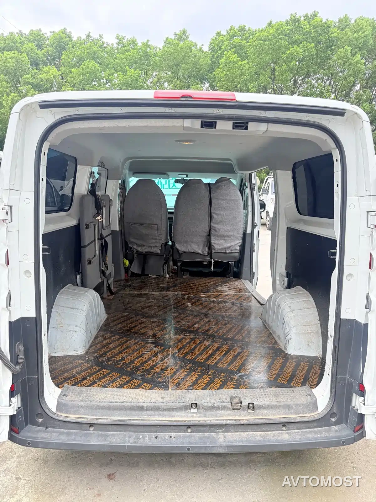 SAIC Maxus Dana V1 2025 Model V1+ Short Wheelbase Low Roof Multi-purpose Version (42kWh) — фото 8