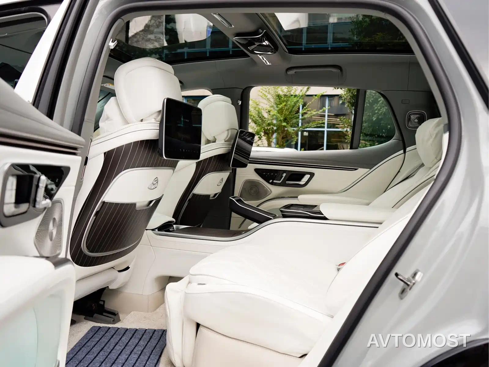 Mercedes-Benz Maybach EQS SUV 2024 EQS 680 Etiquette Edition — фото 13