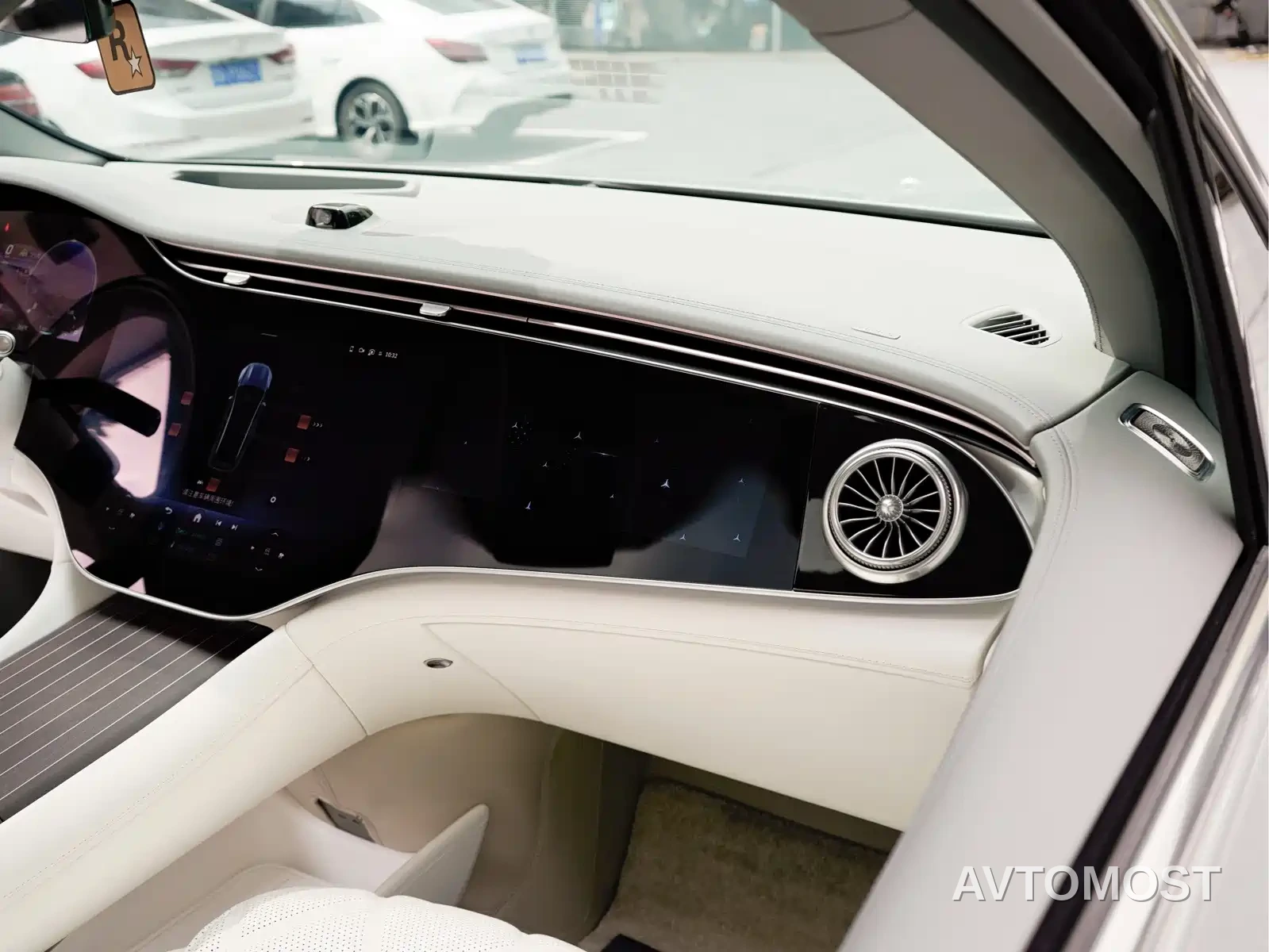 Mercedes-Benz Maybach EQS SUV 2024 EQS 680 Etiquette Edition — фото 17