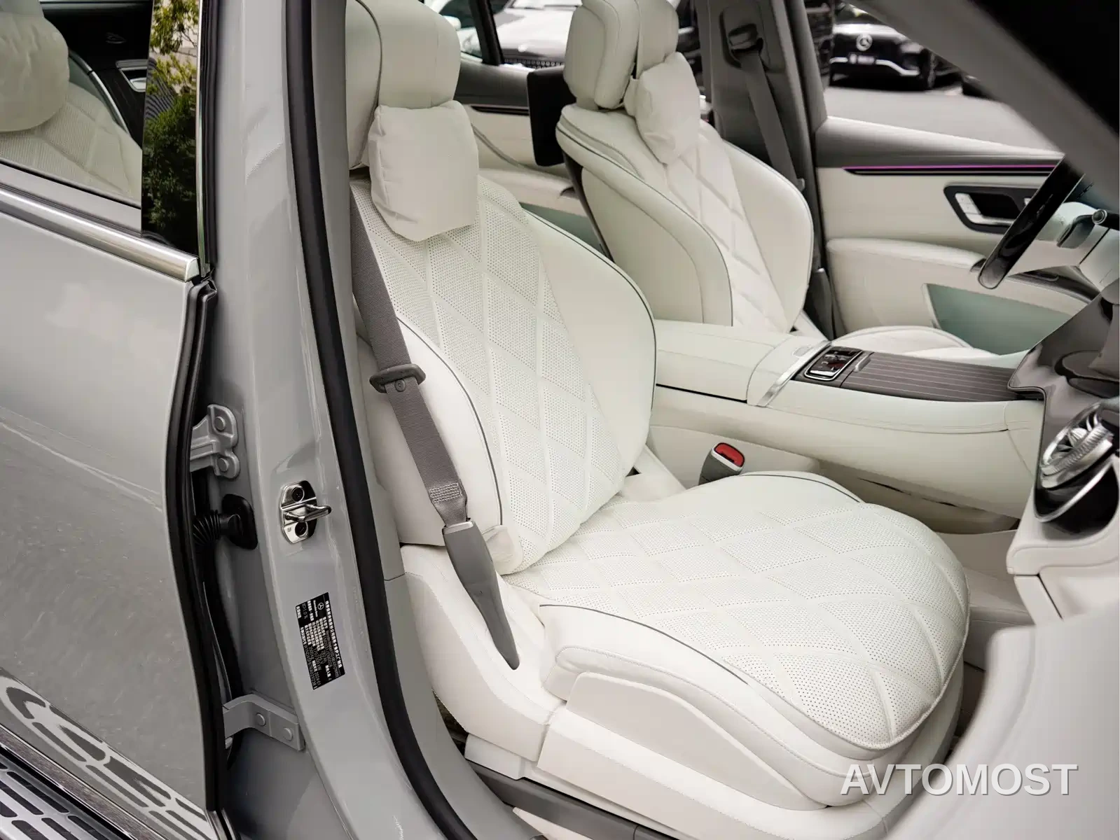 Mercedes-Benz Maybach EQS SUV 2024 EQS 680 Etiquette Edition — фото 20
