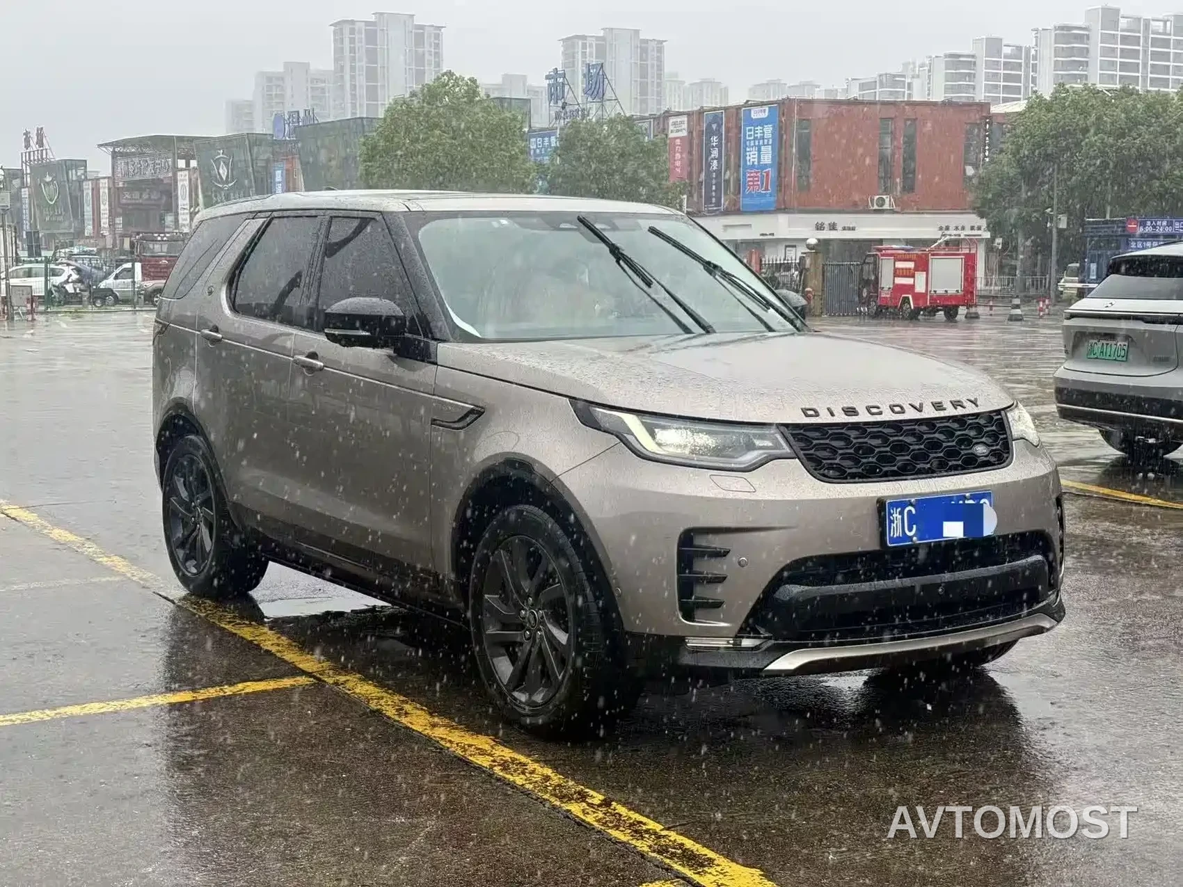 Land Rover Discovery 2022 360PS R-Dynamic S — фото 2