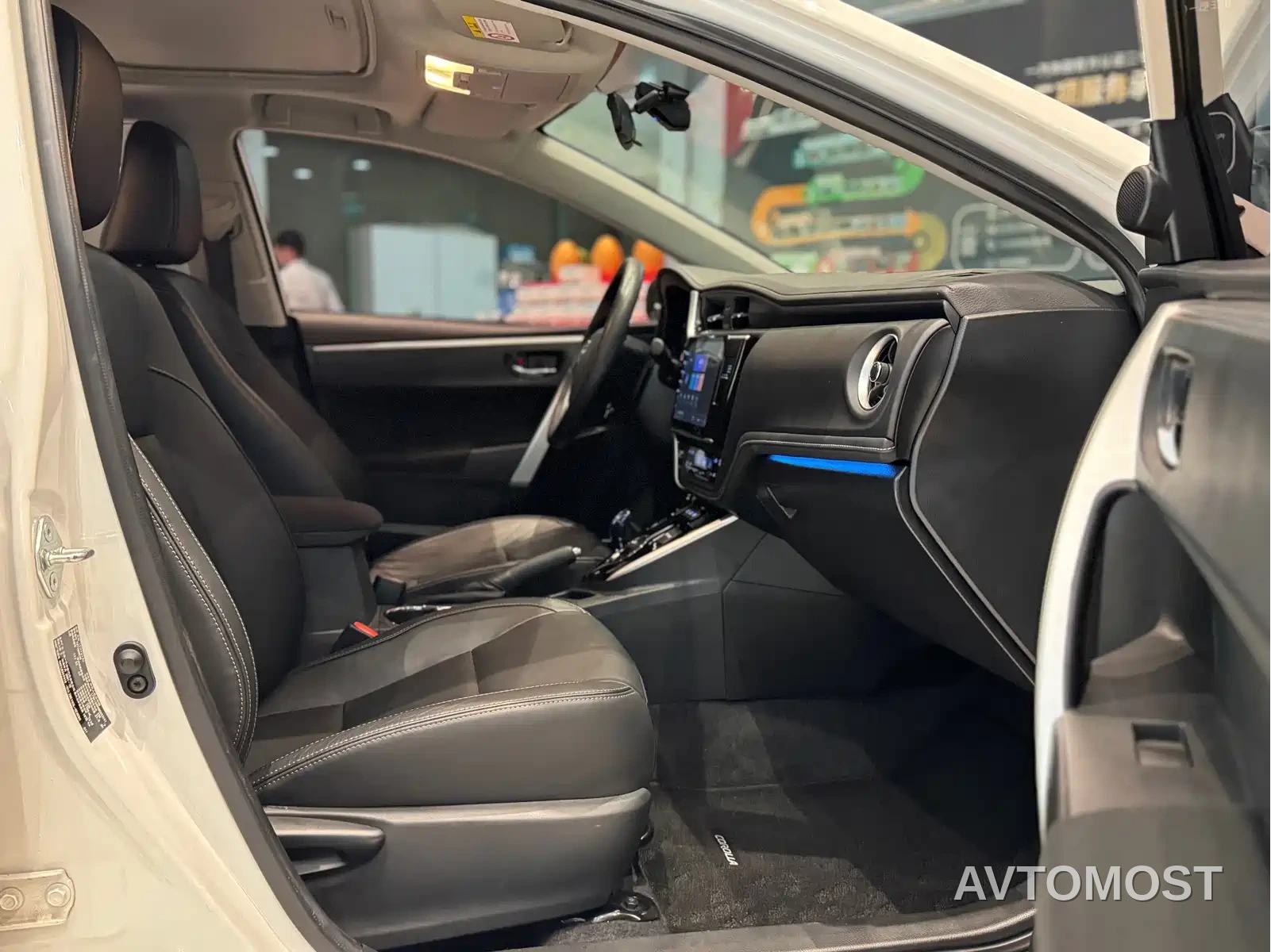 Toyota Corolla Twin Engine E+ 2020 1.8L E-CVT Comfort Edition — фото 17