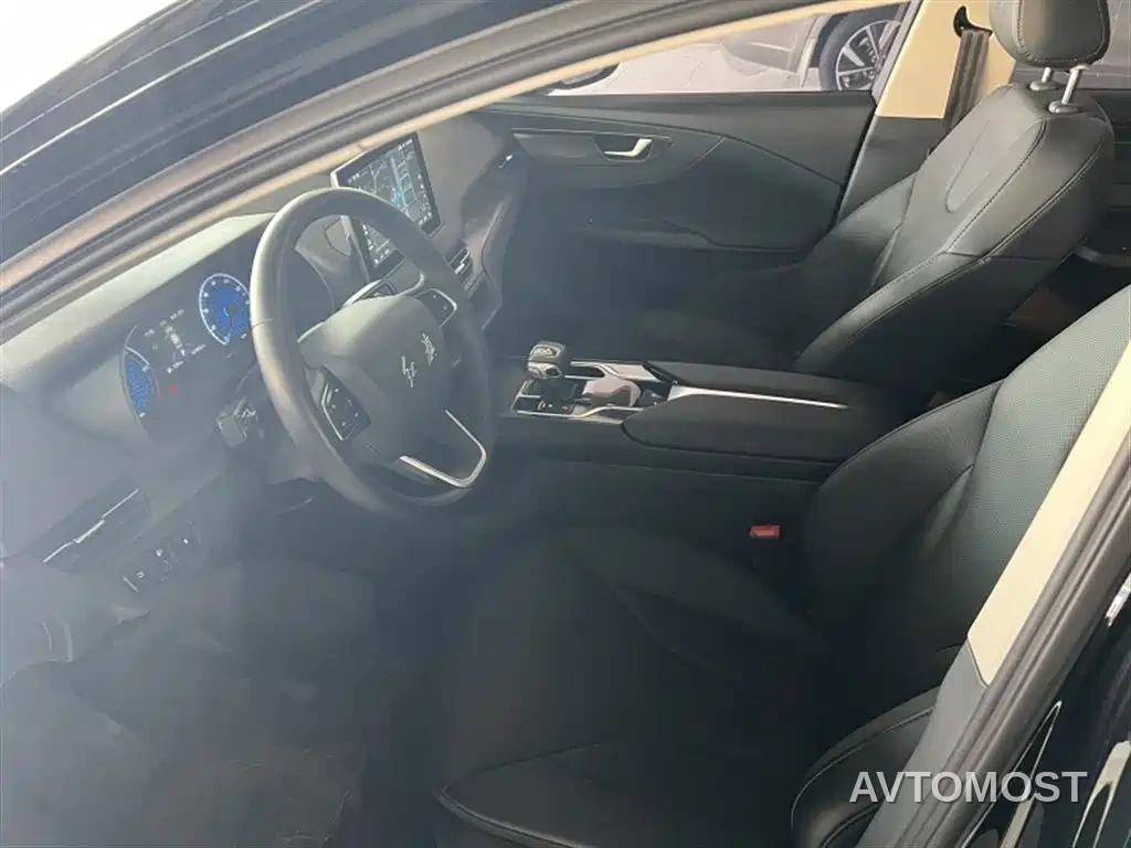Hongqi E-QM5 2022 431km Charging Enjoyment Edition — фото 5