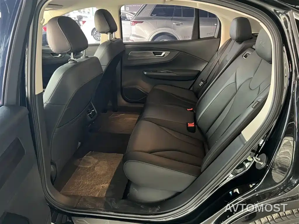 Hongqi E-QM5 2022 431km Charging Enjoyment Edition — фото 6