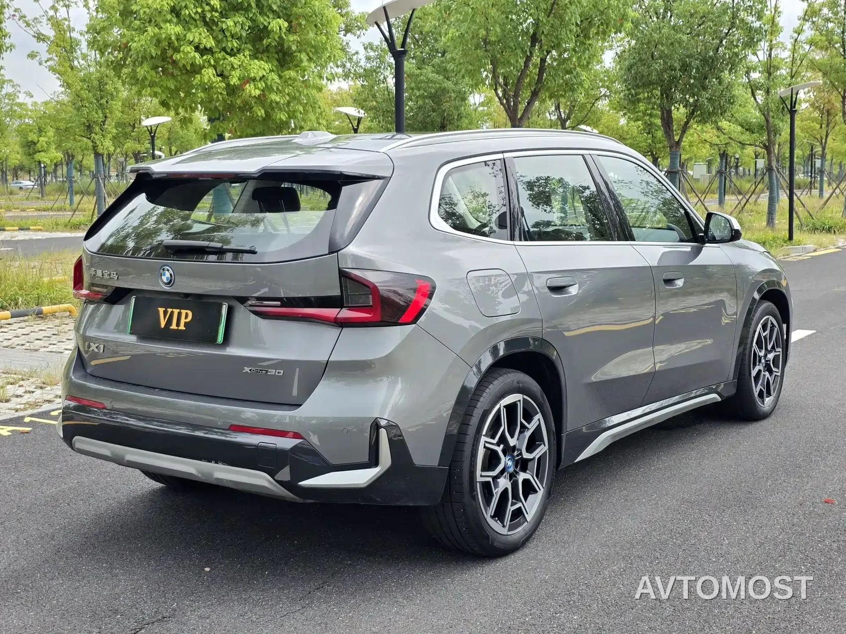 BMW iX1 2023 xDrive30L X Design Package — фото 4