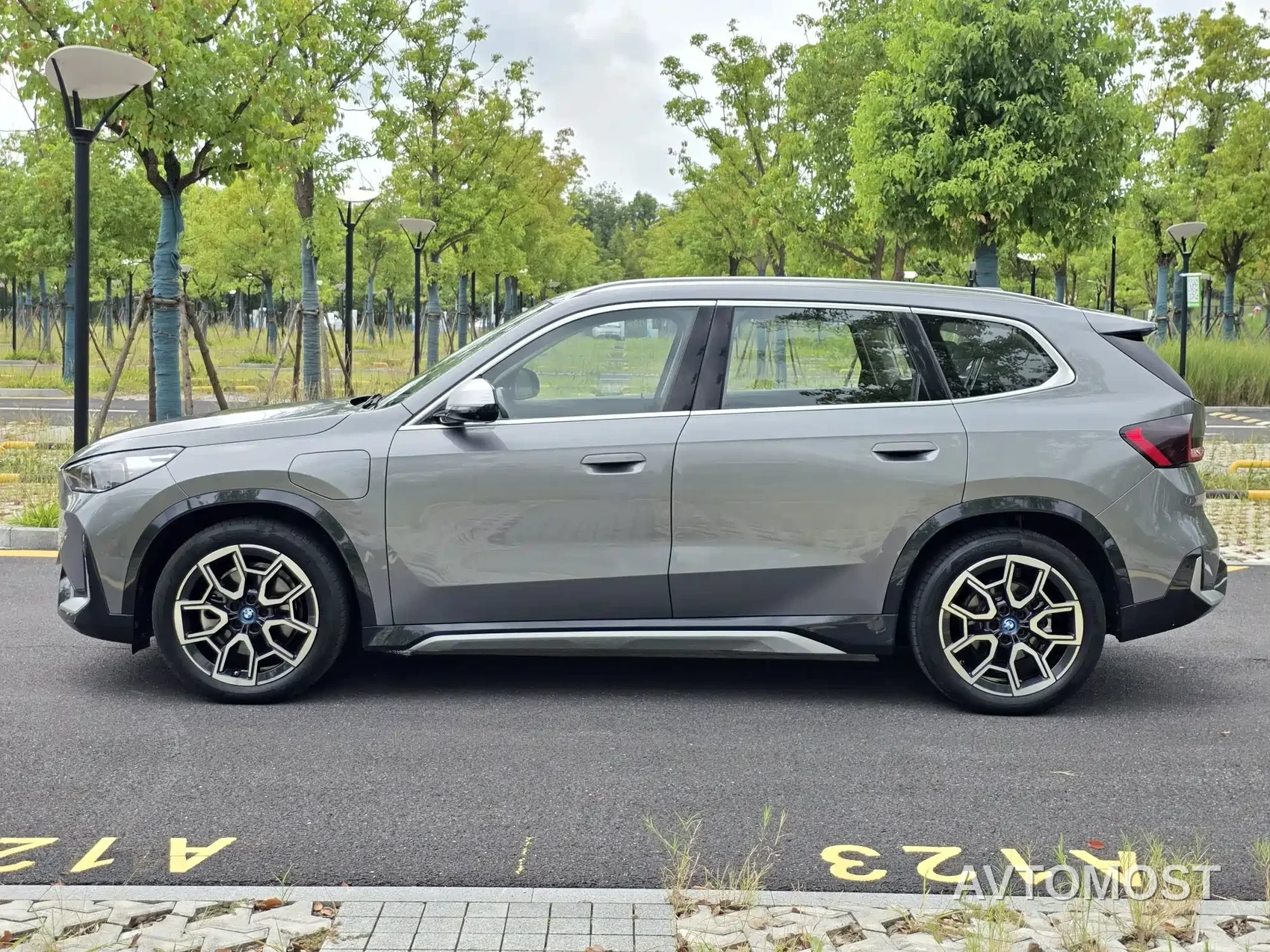 BMW iX1 2023 xDrive30L X Design Package — фото 7
