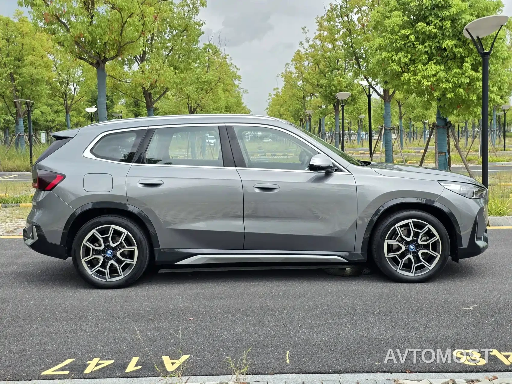 BMW iX1 2023 xDrive30L X Design Package — фото 8