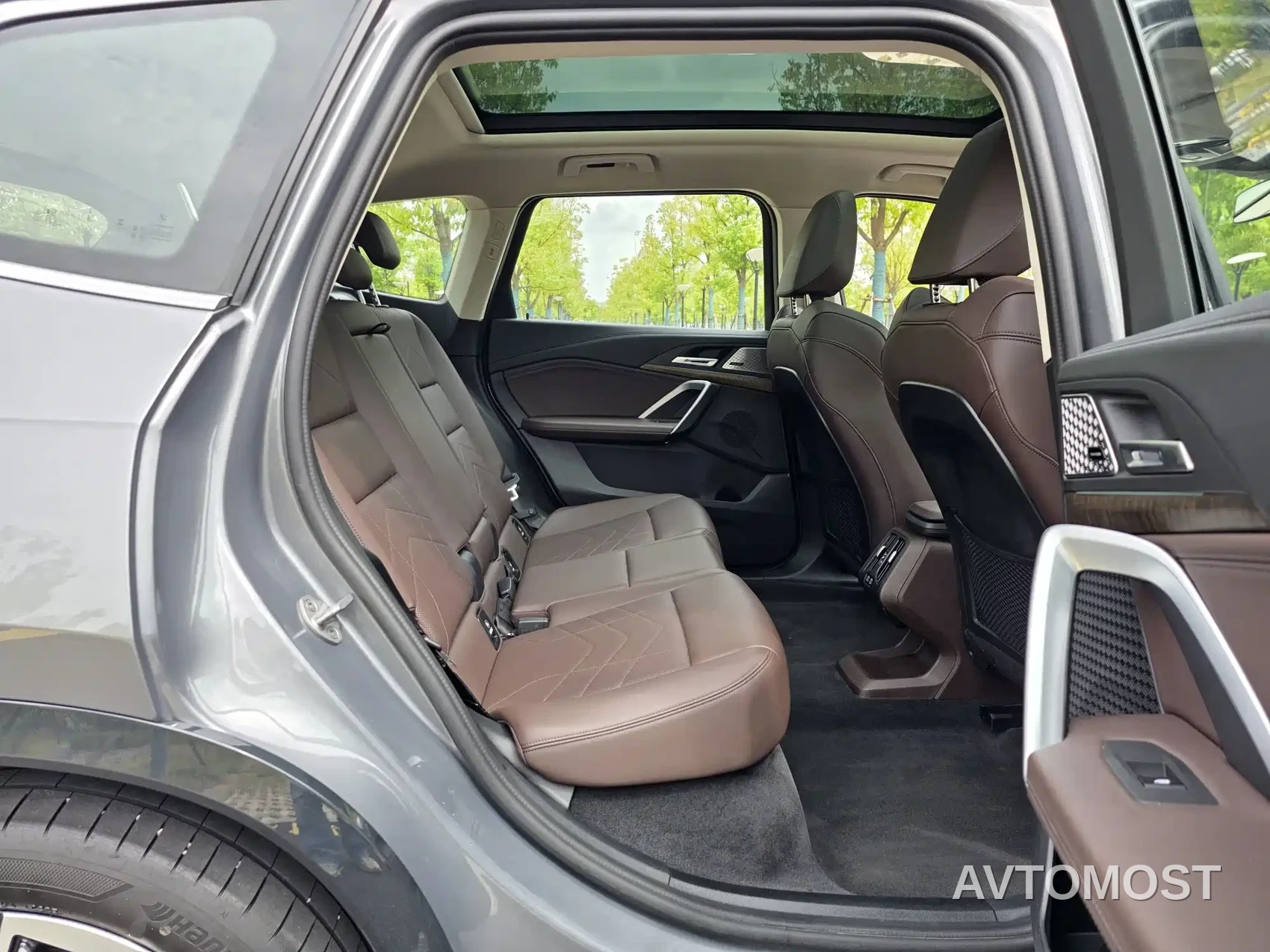 BMW iX1 2023 xDrive30L X Design Package — фото 11