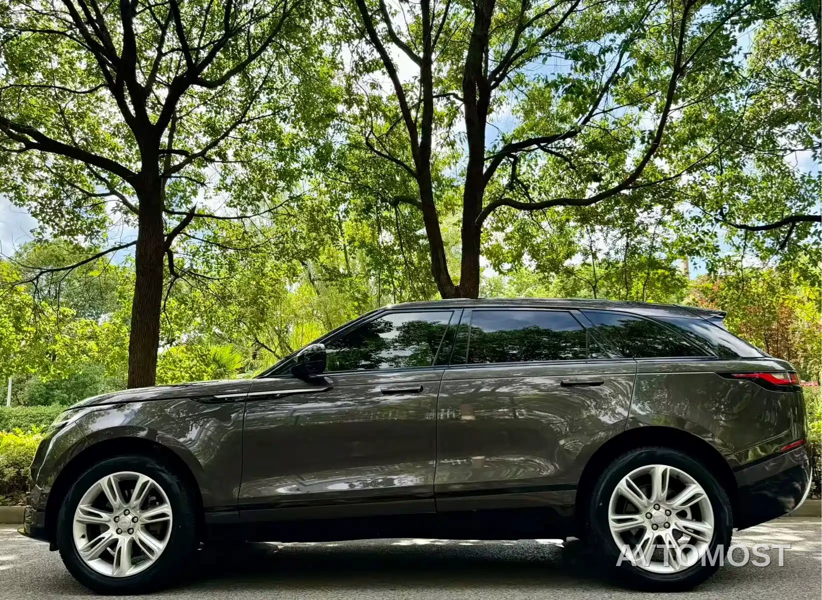 Land Rover Range Rover Velar 2023 250PS Gloss Black Collector's Edition — фото 3