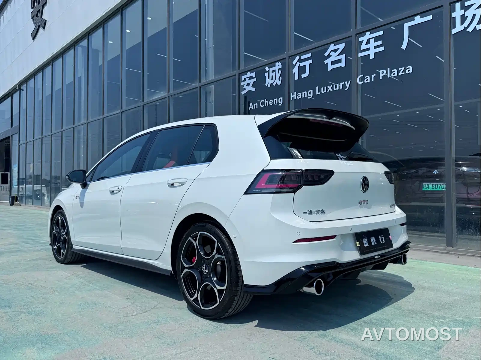 Volkswagen Golf GTI 2025 380TSI DSG GTI — фото 4
