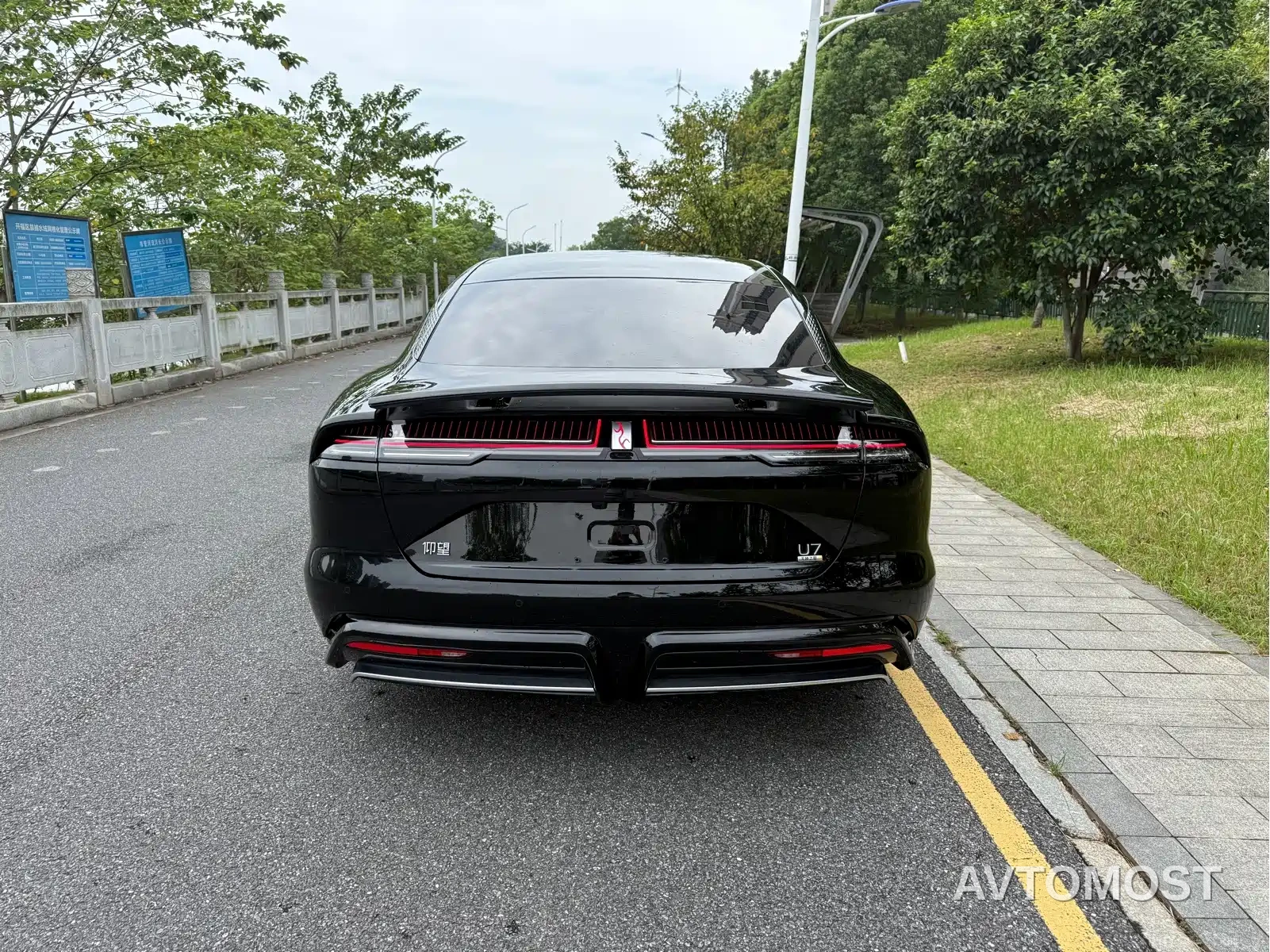 Yangwang U7 2025 Model PHEV 5-Seat Luxury — фото 5