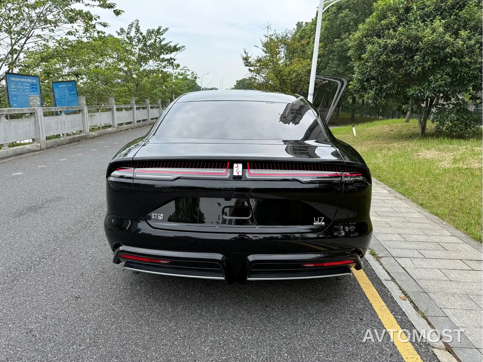 Yangwang U7 2025 Model PHEV 5-Seat Luxury — фото 6