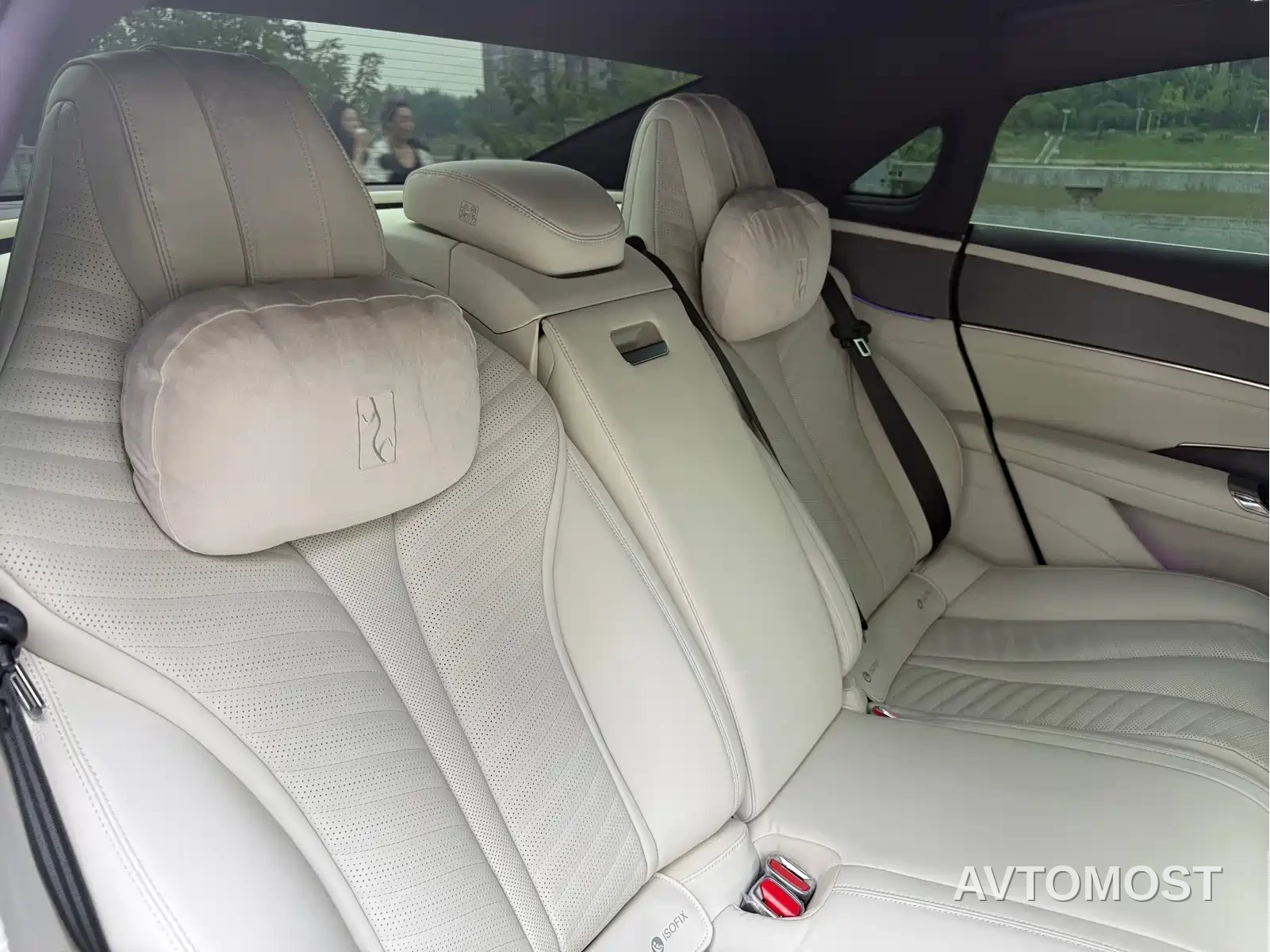 Yangwang U7 2025 Model PHEV 5-Seat Luxury — фото 12