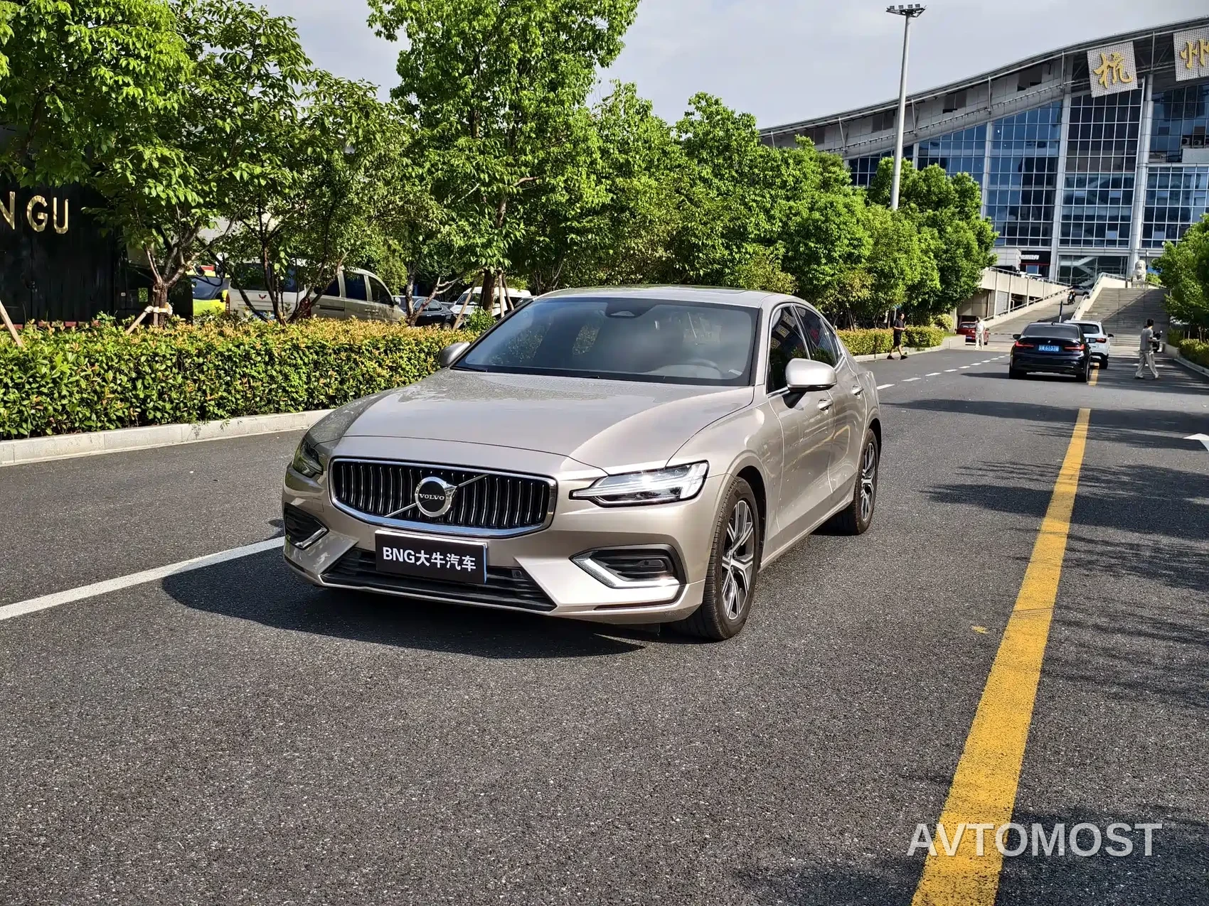 Volvo S60 2024 B4 Elegance Luxury Edition — фото 1
