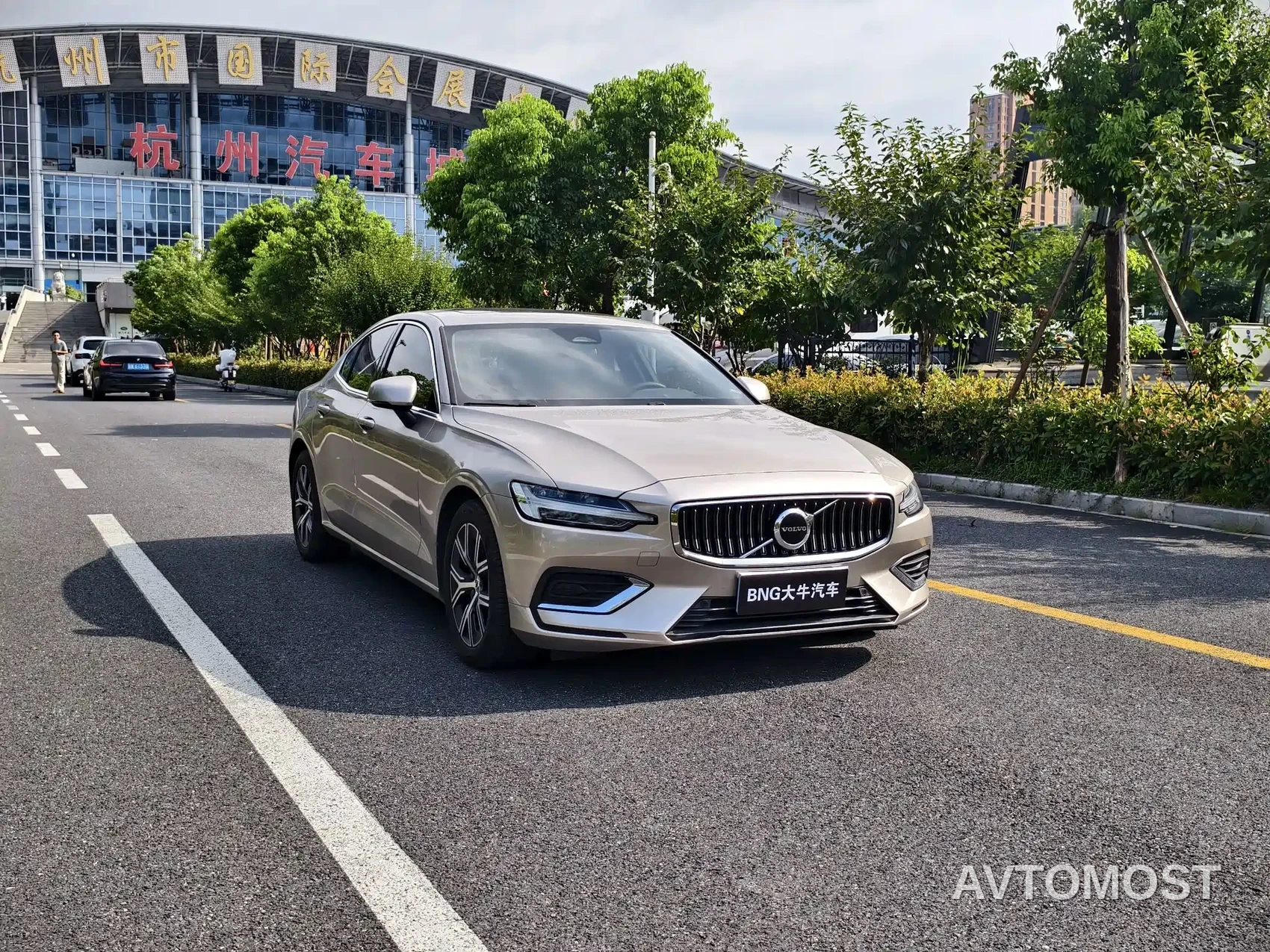 Volvo S60 2024 B4 Elegance Luxury Edition — фото 3