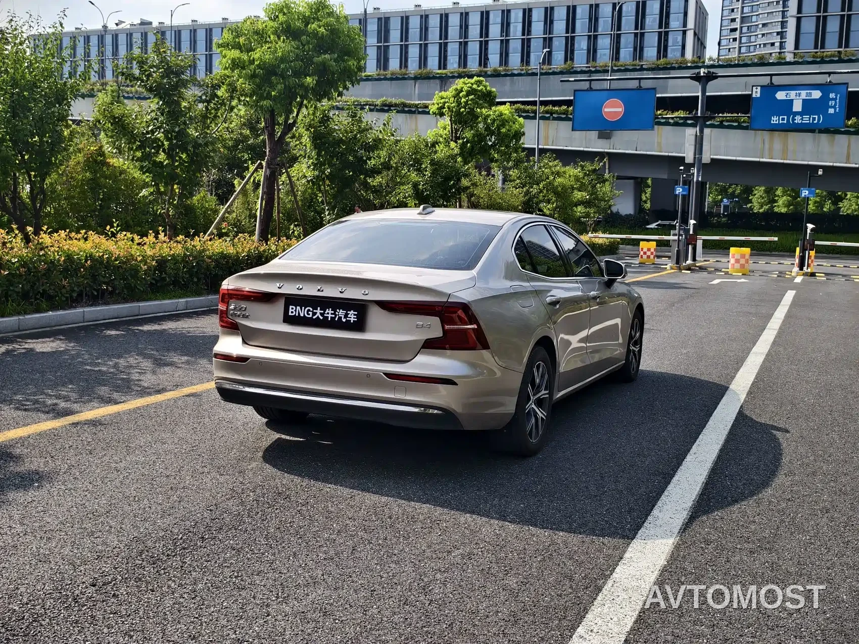 Volvo S60 2024 B4 Elegance Luxury Edition — фото 4