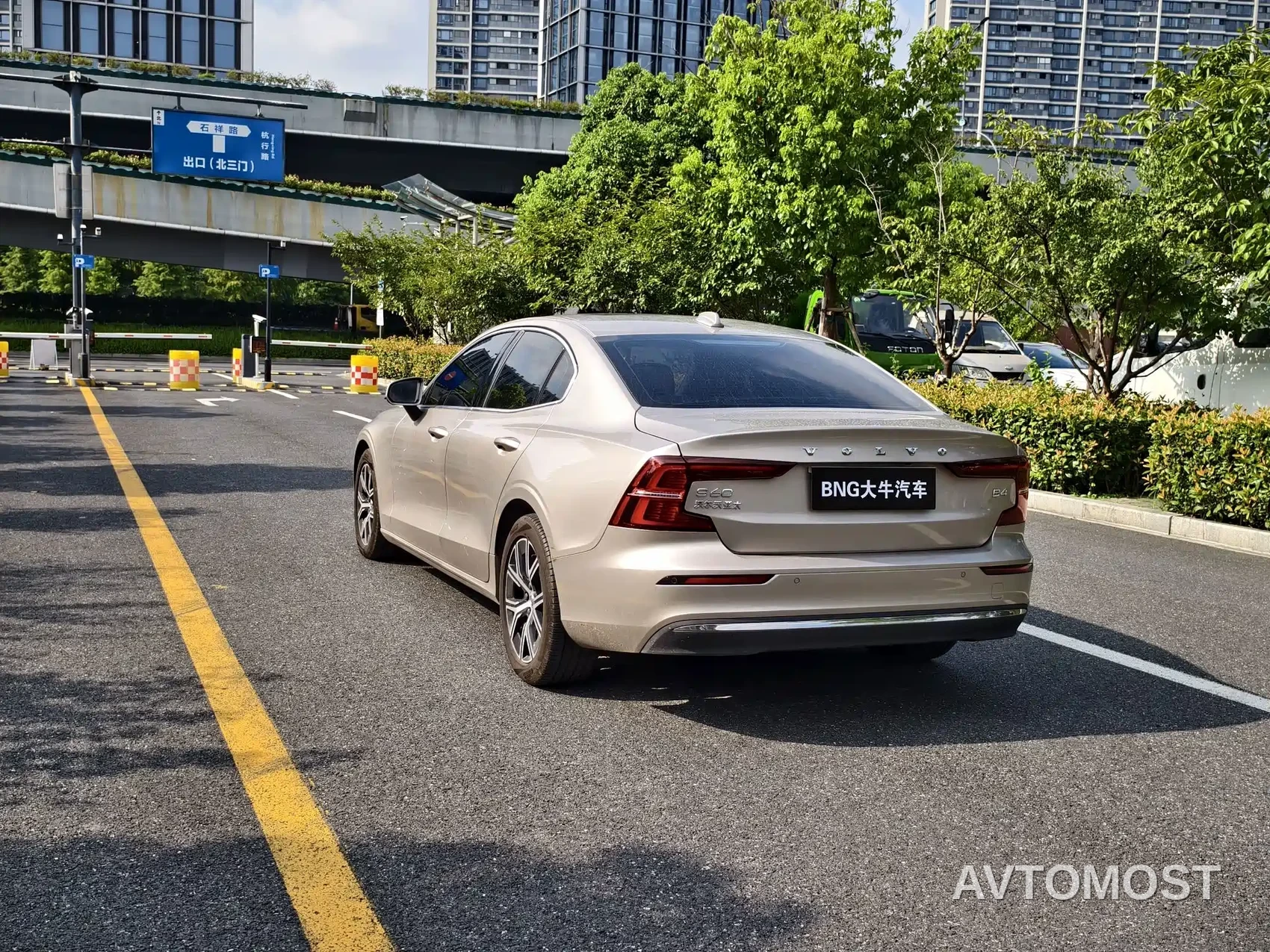 Volvo S60 2024 B4 Elegance Luxury Edition — фото 6