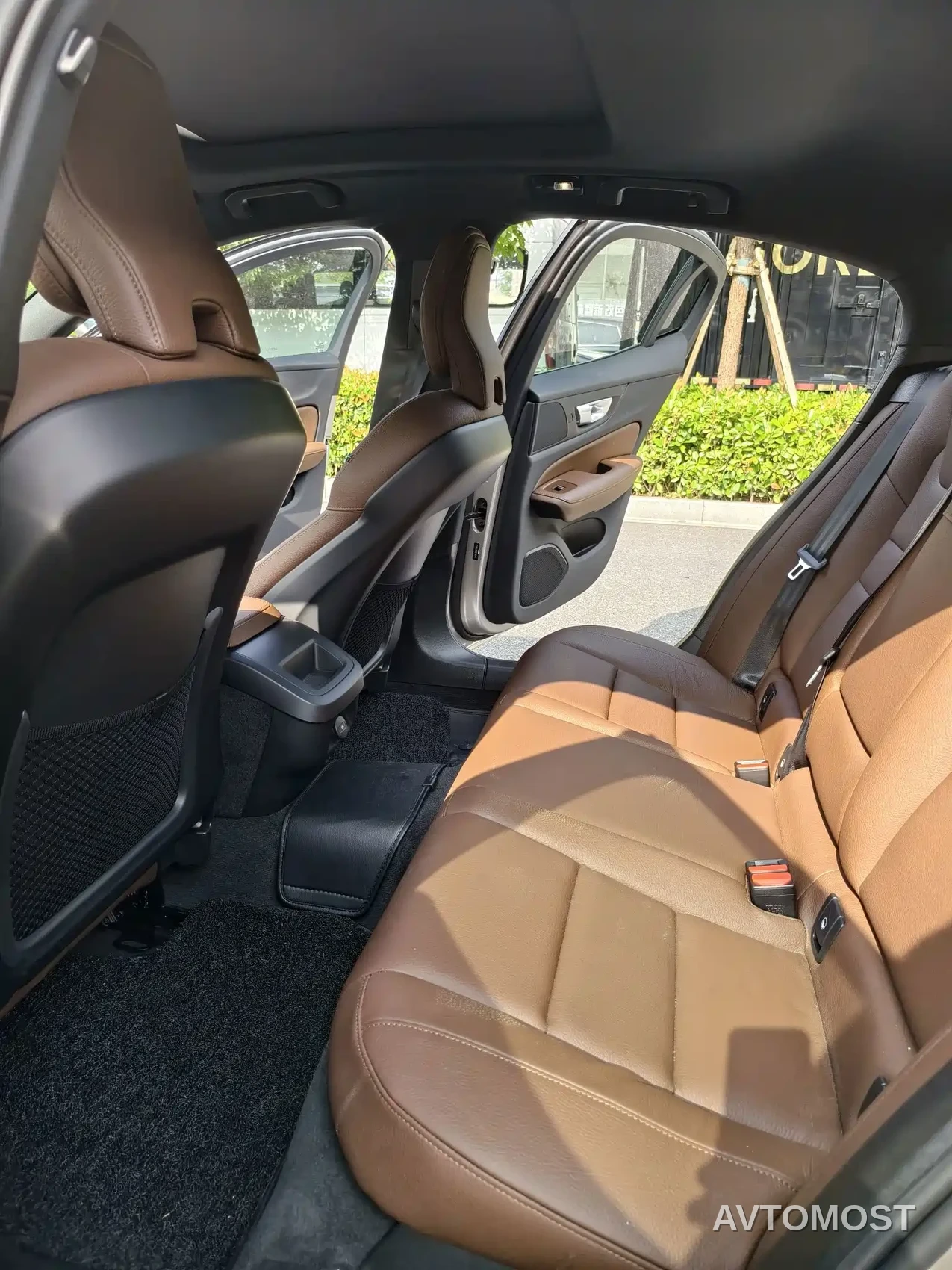 Volvo S60 2024 B4 Elegance Luxury Edition — фото 9