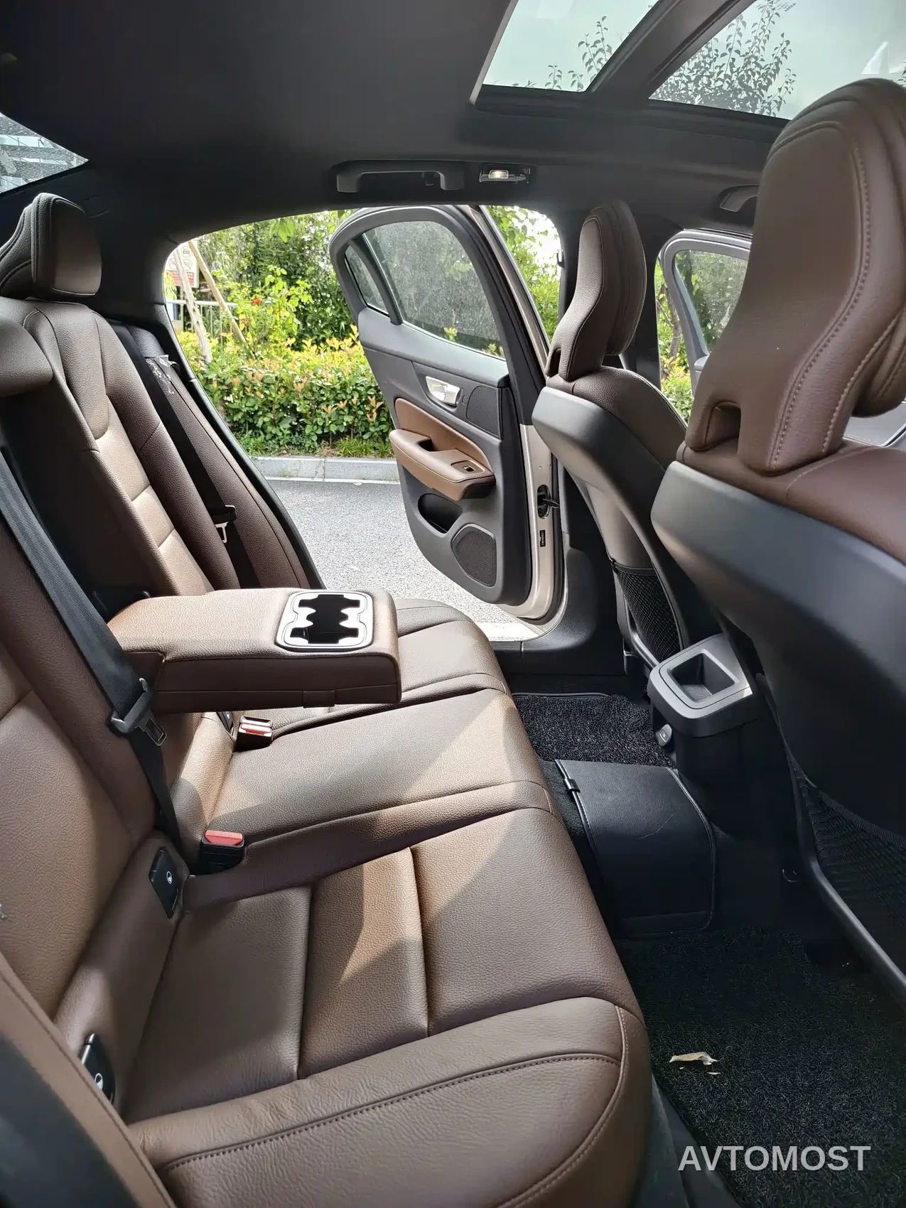 Volvo S60 2024 B4 Elegance Luxury Edition — фото 11