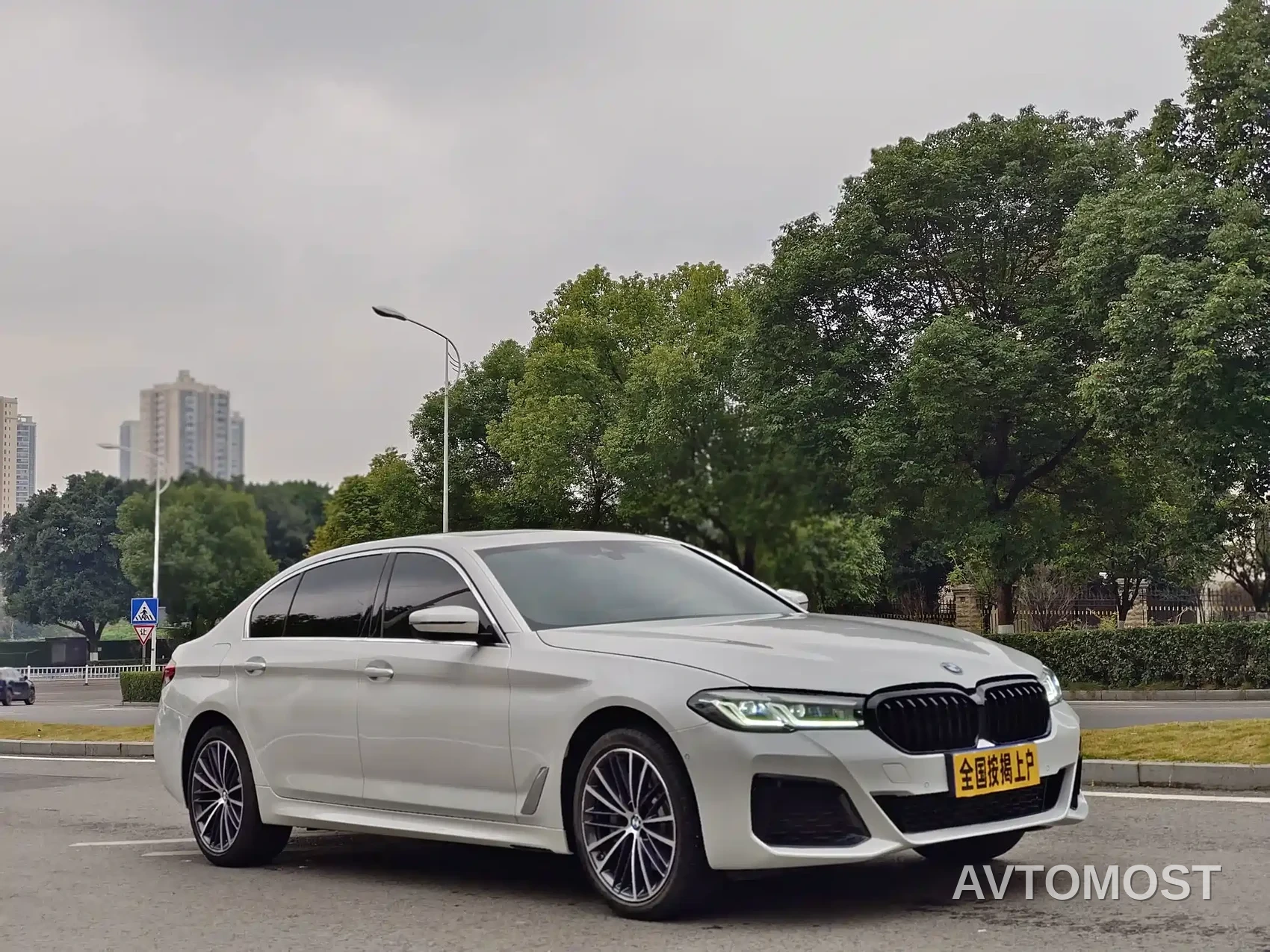 BMW 5 Series 2023 Facelift 530Li Leading M Sport Package — фото 3