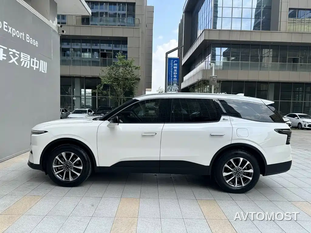 Ford Edge 2023 Edge L 2.0T EcoBoost FWD 7-Seater Luxury — фото 3