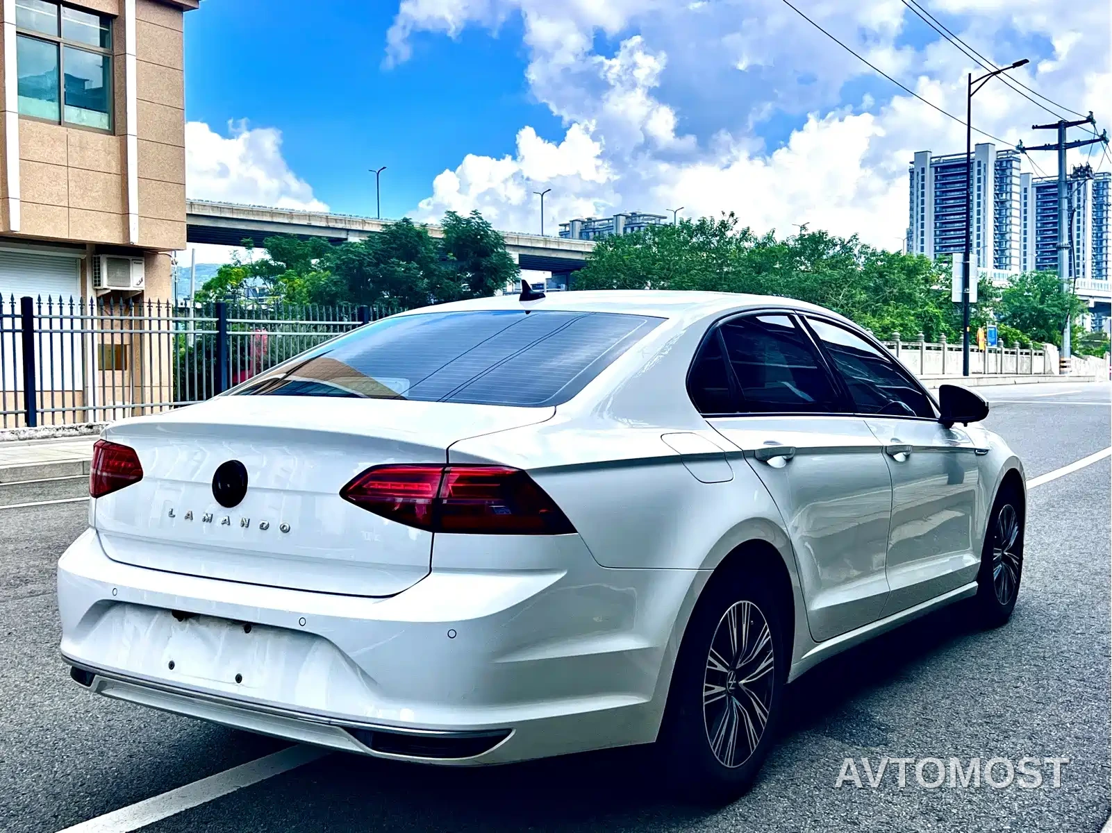 Volkswagen Lamando 2021 280TSI DSG Comfort Edition — фото 6