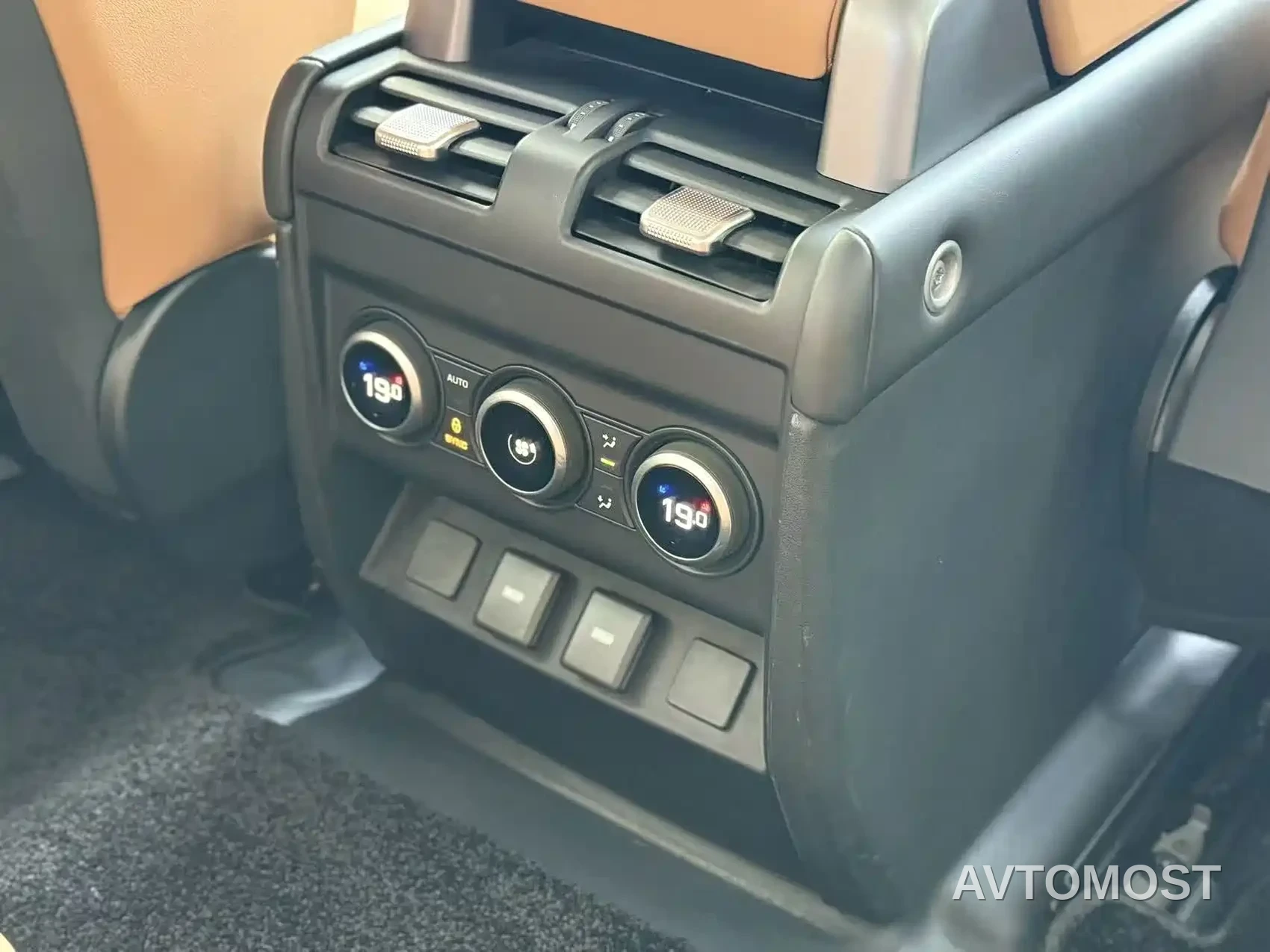 Land Rover Defender 2024 90 3.0T P400 HSE — фото 13