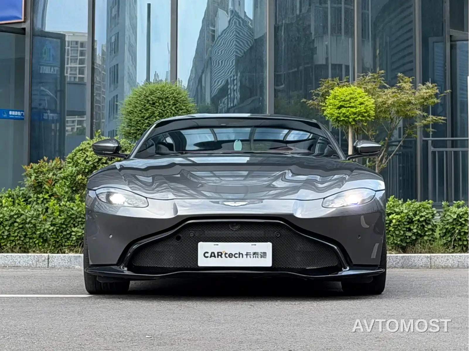 Aston Martin V8 Vantage 2022 4.0T V8 Coupe — фото 2