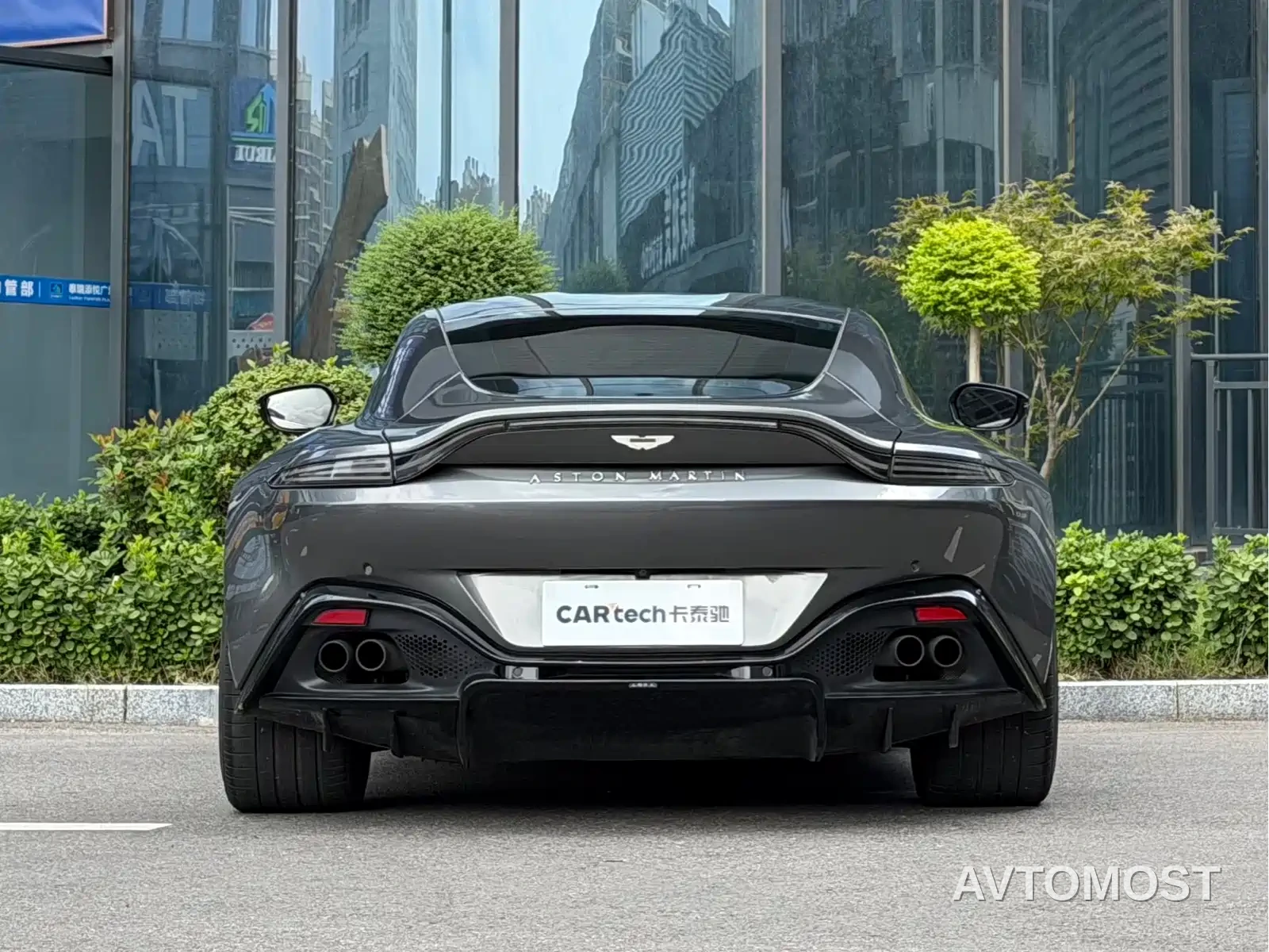Aston Martin V8 Vantage 2022 4.0T V8 Coupe — фото 4