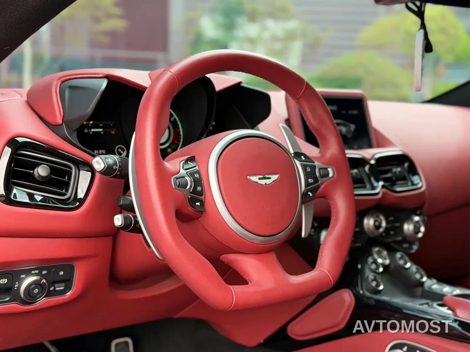 Aston Martin V8 Vantage 2022 4.0T V8 Coupe — фото 8