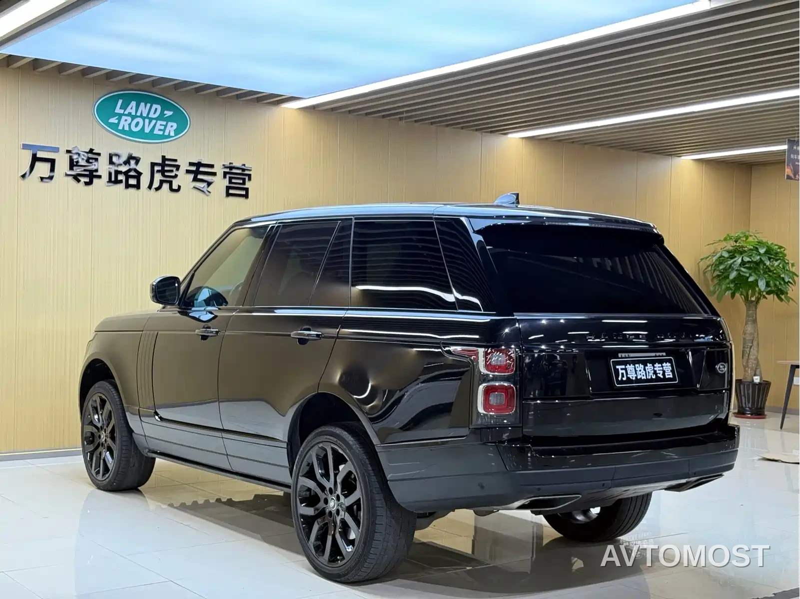Land Rover Range Rover 2022 3.0 L6 400PS Heritage Extended Classic Edition — фото 17