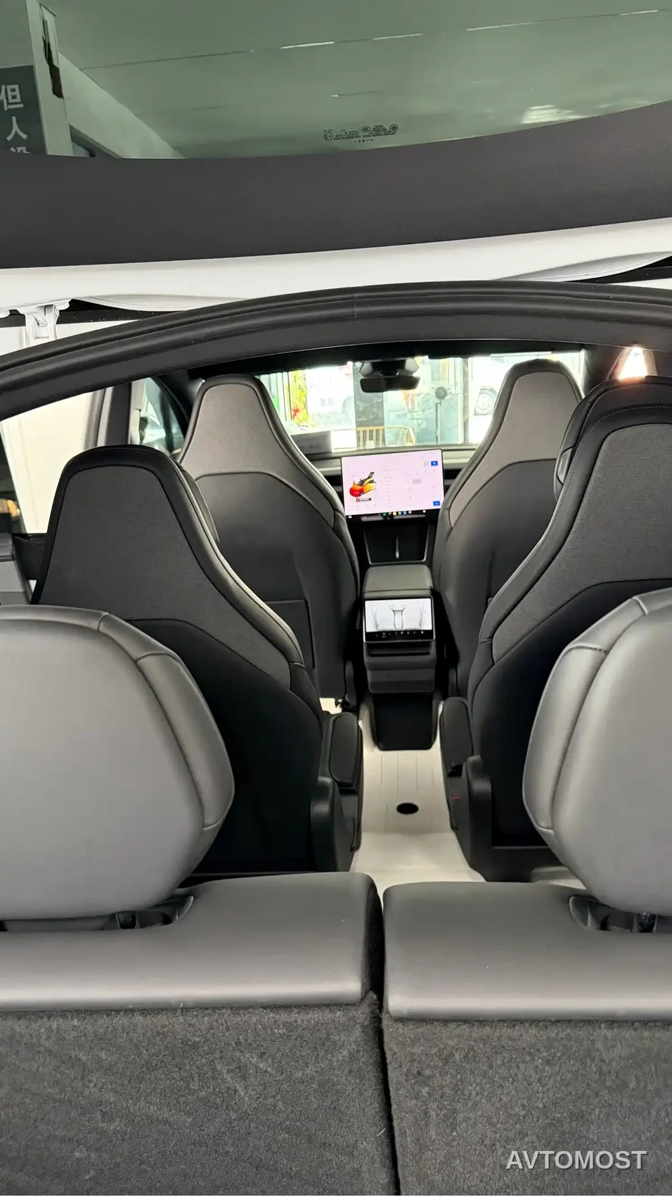 Tesla Model Y L 2025 Facelift Long Range AWD — фото 9