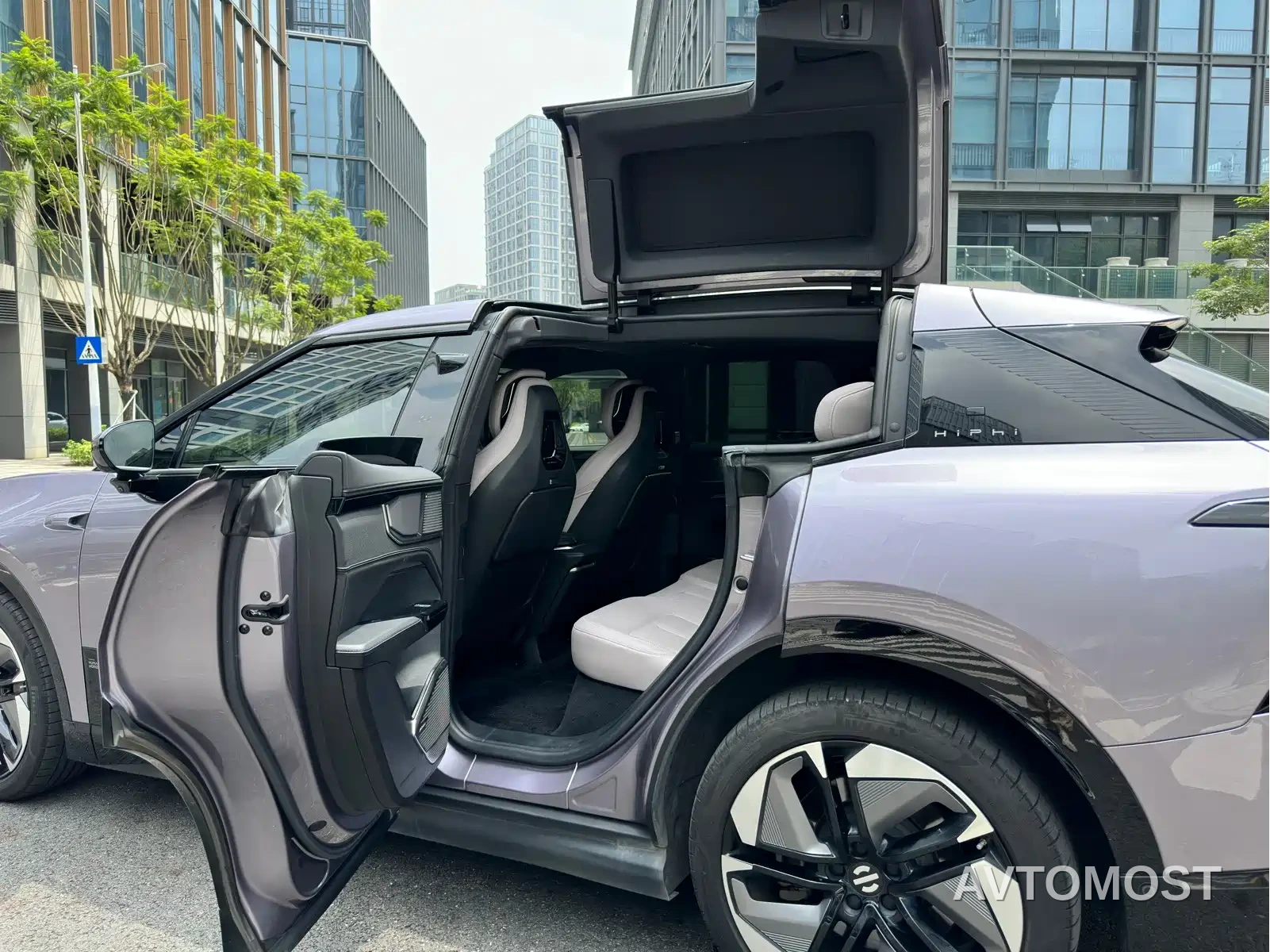 HiPhi Y 2023 560km Elite Edition — фото 11