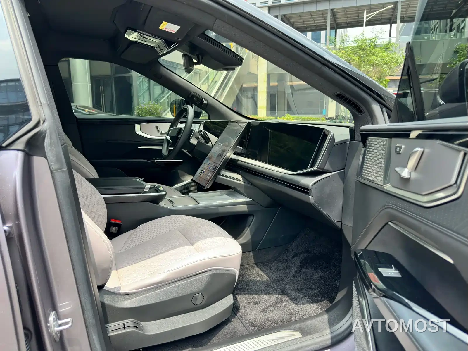 HiPhi Y 2023 560km Elite Edition — фото 14