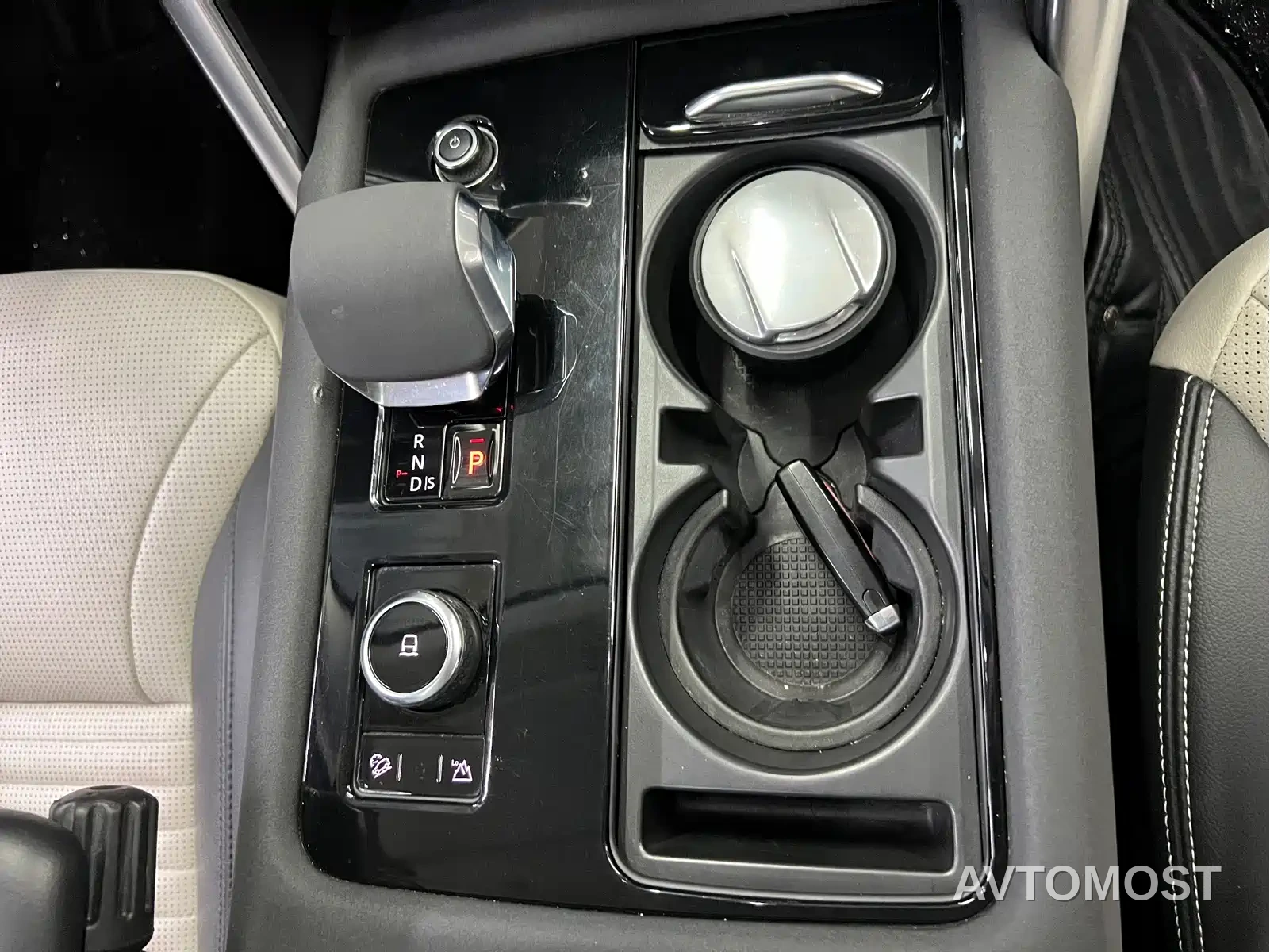 Land Rover Discovery 2021 360PS R-Dynamic SE — фото 19