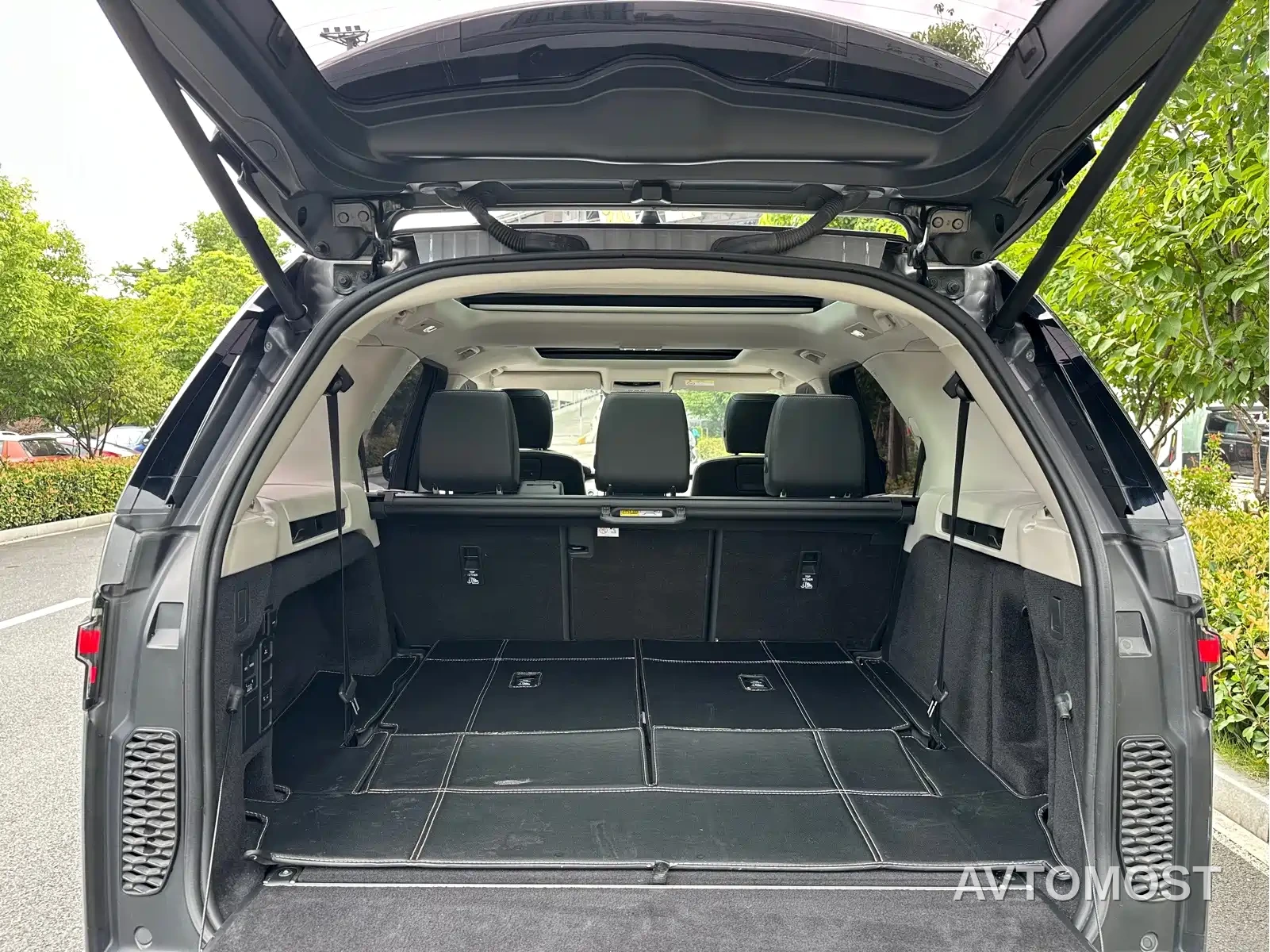 Land Rover Discovery 2021 360PS R-Dynamic SE — фото 29