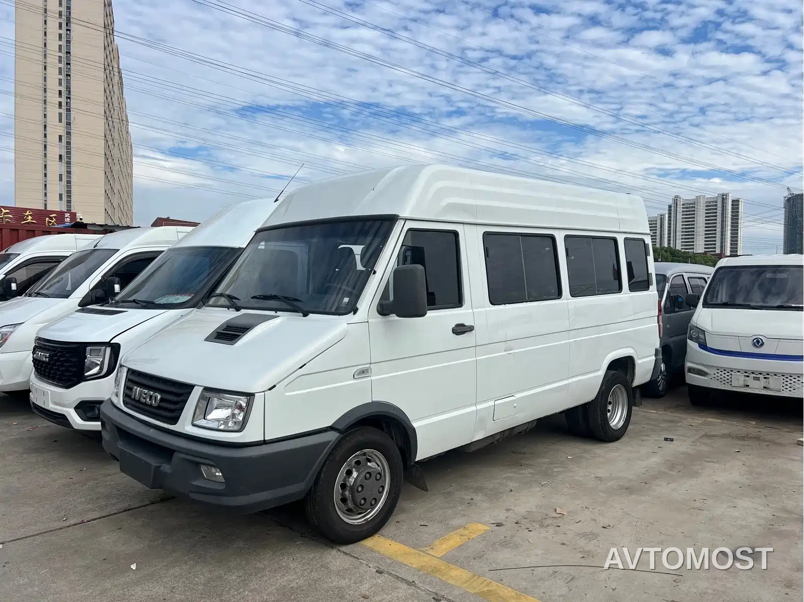 Iveco Daily 2021 2.5T A40 M1 Bus 5-9 Seats Long Wheelbase Medium Roof Dual Tires Sliding Door — фото 2