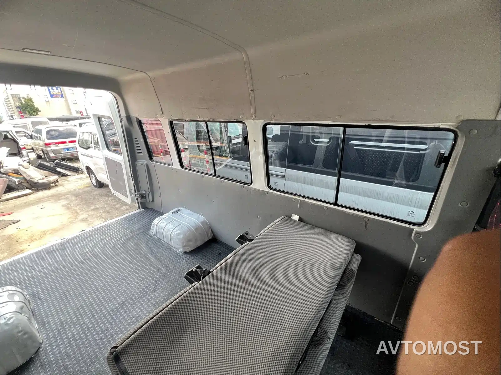 Iveco Daily 2021 2.5T A40 M1 Bus 5-9 Seats Long Wheelbase Medium Roof Dual Tires Sliding Door — фото 13